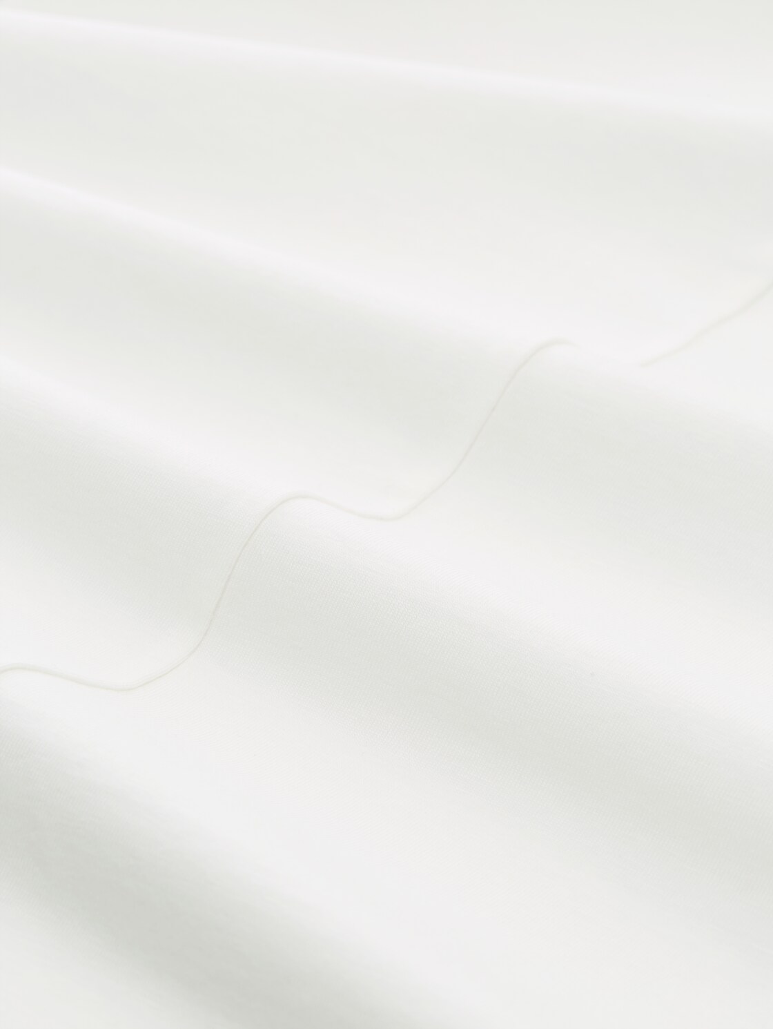 Slim Fit Top mit Rundhalsausschnitt - Whisper White - Material-Ansicht