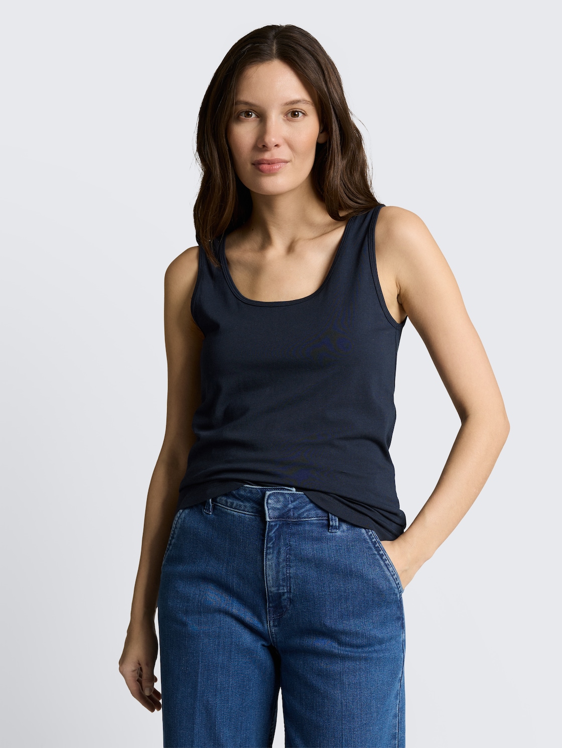 Slim Fit Top mit Rundhalsausschnitt - sky captain blue - Ausschnitt Model-Vorderansicht