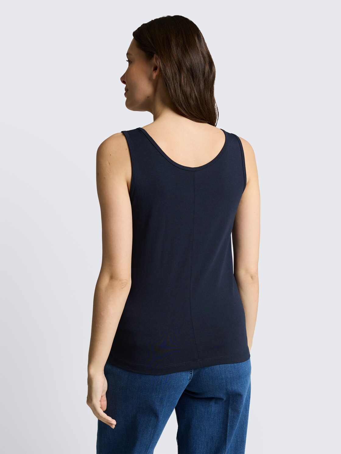 Slim Fit Top mit Rundhalsausschnitt - sky captain blue - Auschnitt Model-Rückansicht