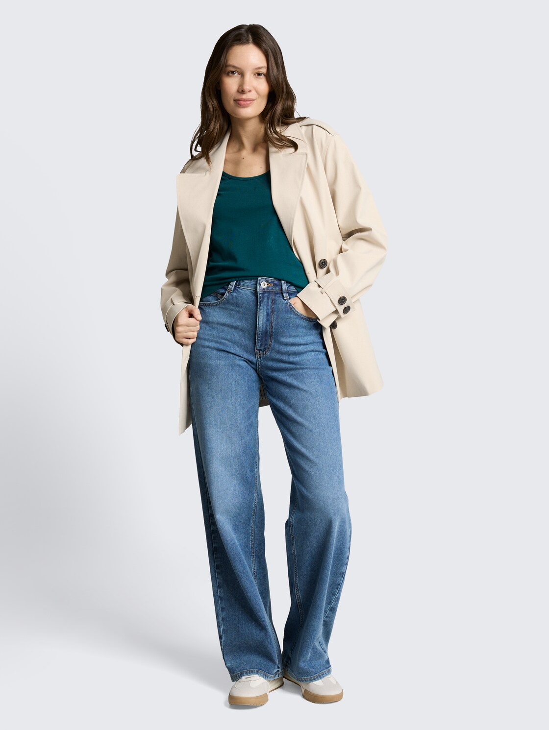 Slim Fit Top mit Rundhalsausschnitt - Deep Meadow Green - Model-Vorderansicht