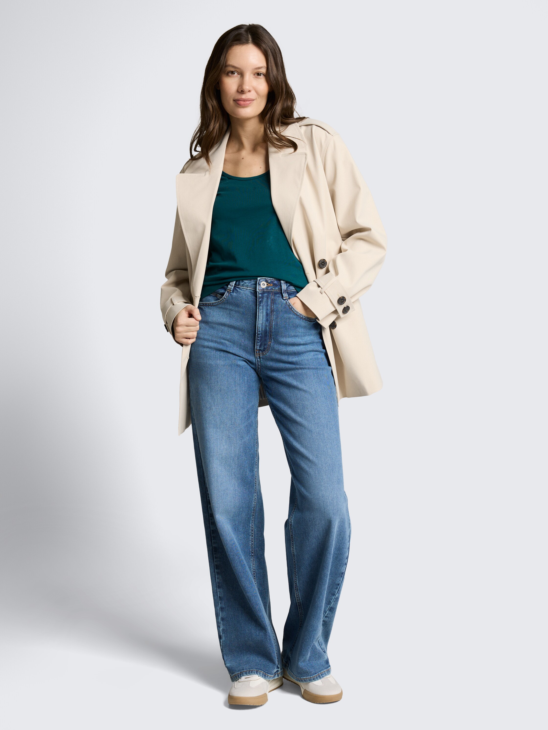 Slim Fit Top mit Rundhalsausschnitt - Deep Meadow Green - Model-Vorderansicht