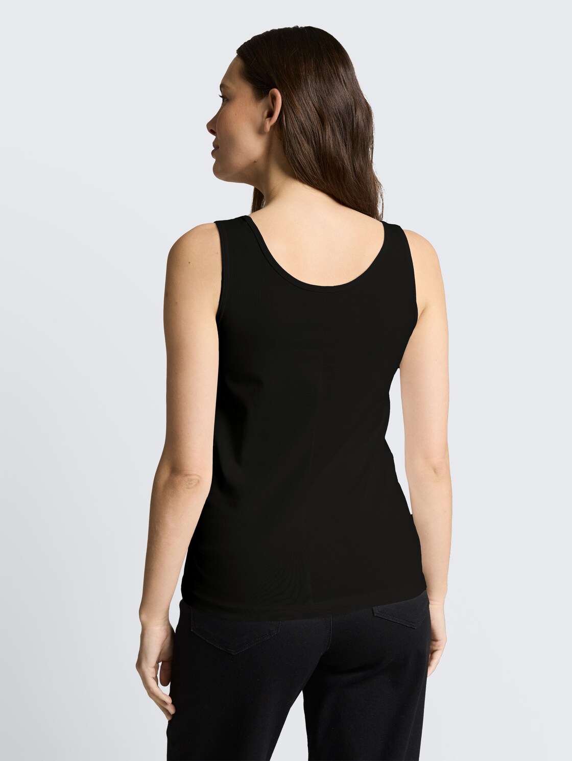 Slim Fit Top mit Rundhalsausschnitt - deep black - Auschnitt Model-Rückansicht