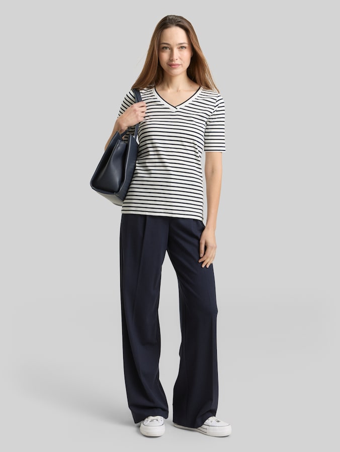 Slim fit T-shirt met V-hals door Women, offwhite navy blue stripe
