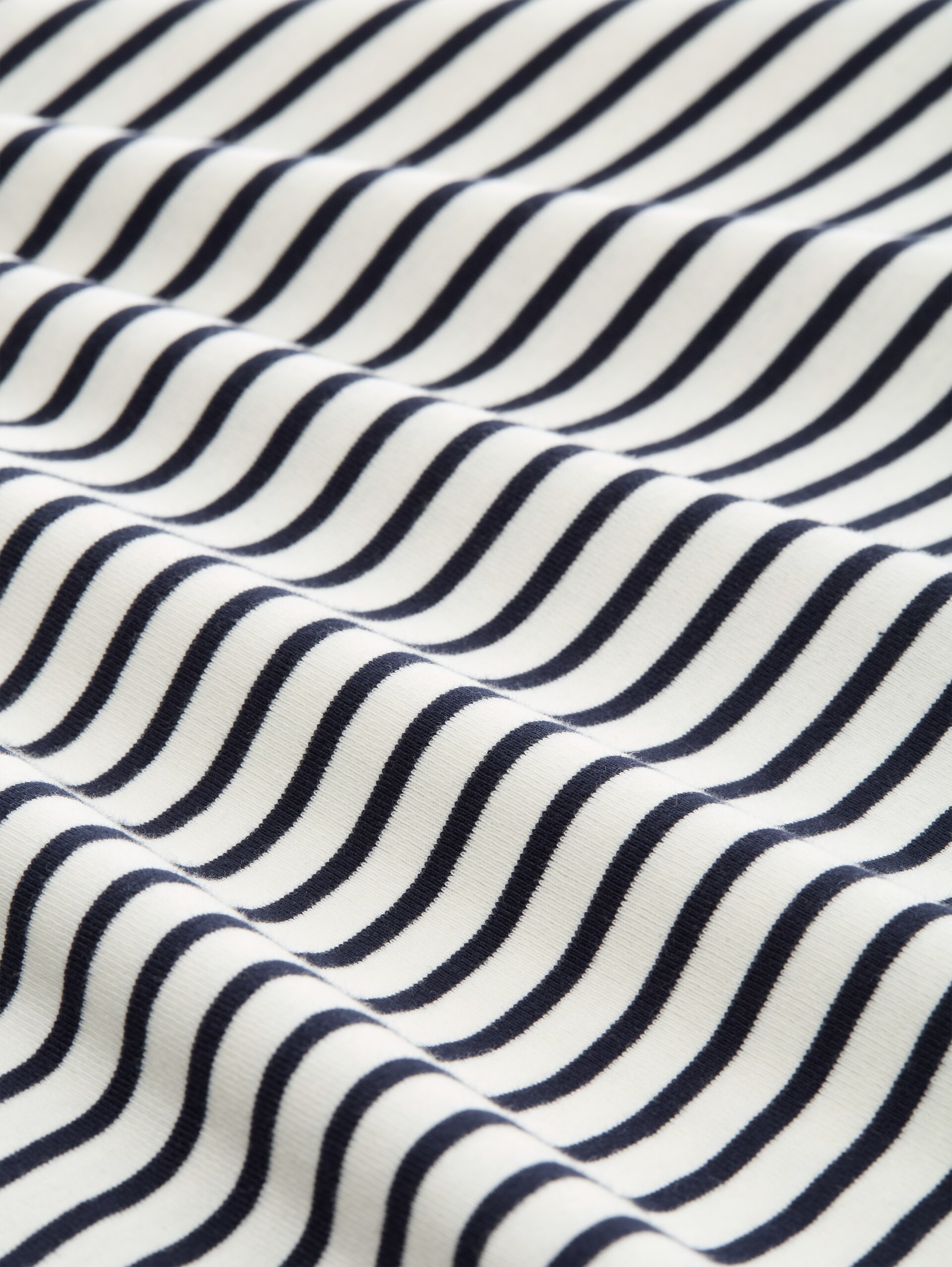 Slim fit T-shirt with V-neck - offwhite navy blue stripe - Material view