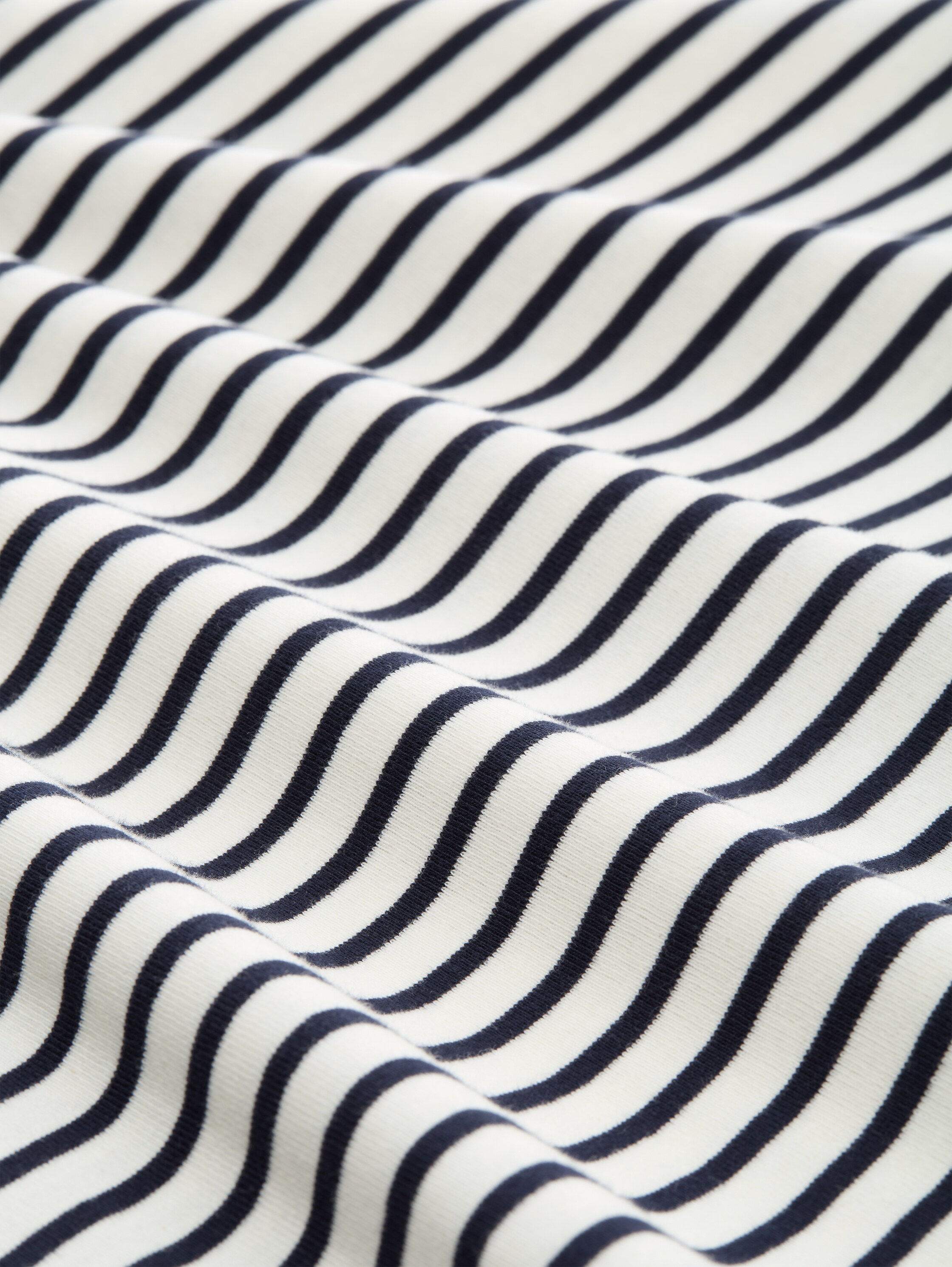 Slim fit T-shirt met V-hals - offwhite navy blue stripe - Materiaalweergave