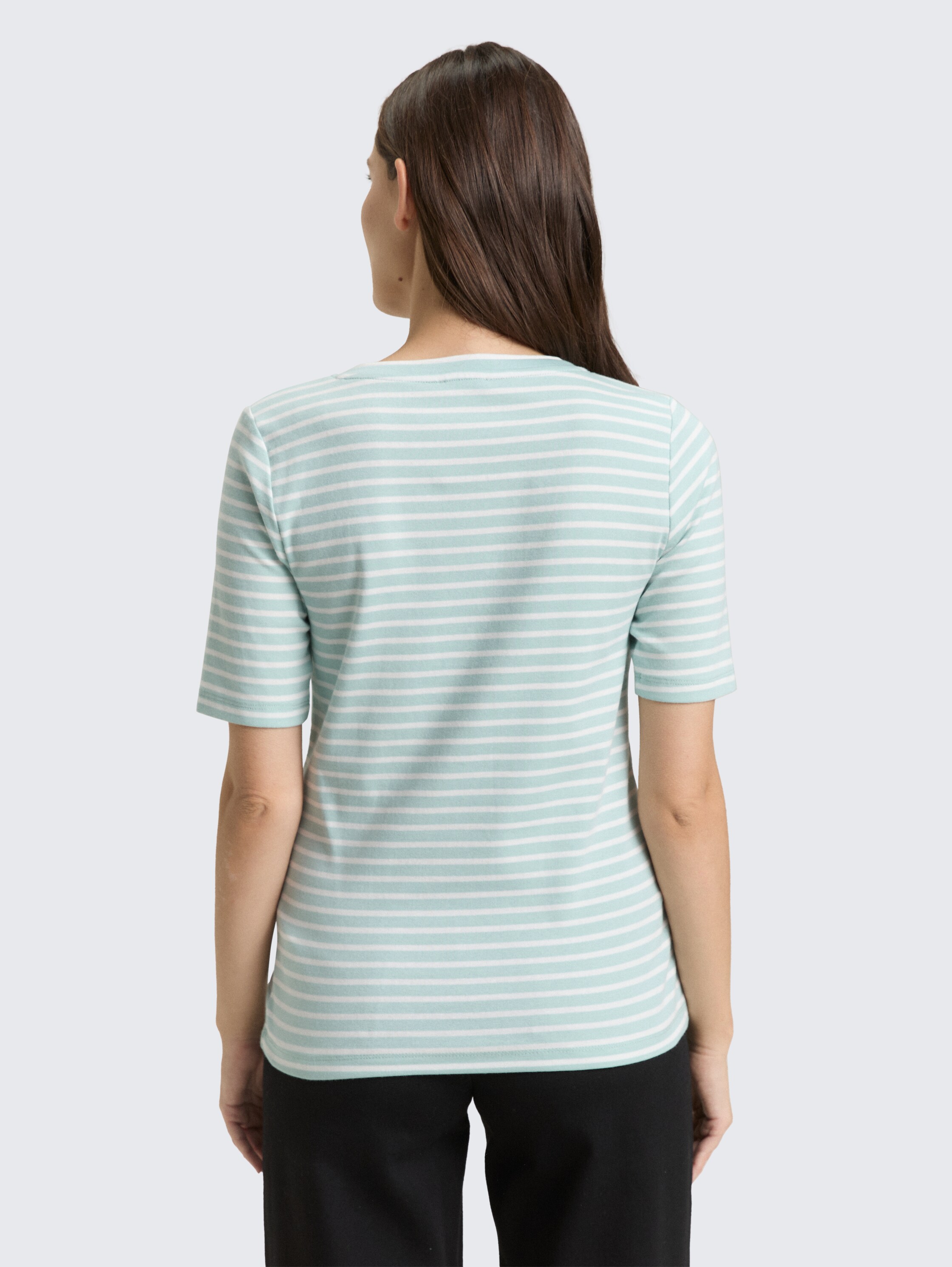 Slim fit T-shirt met V-hals - blue haze offwhite stripe - Neklijn model-achteraanzicht