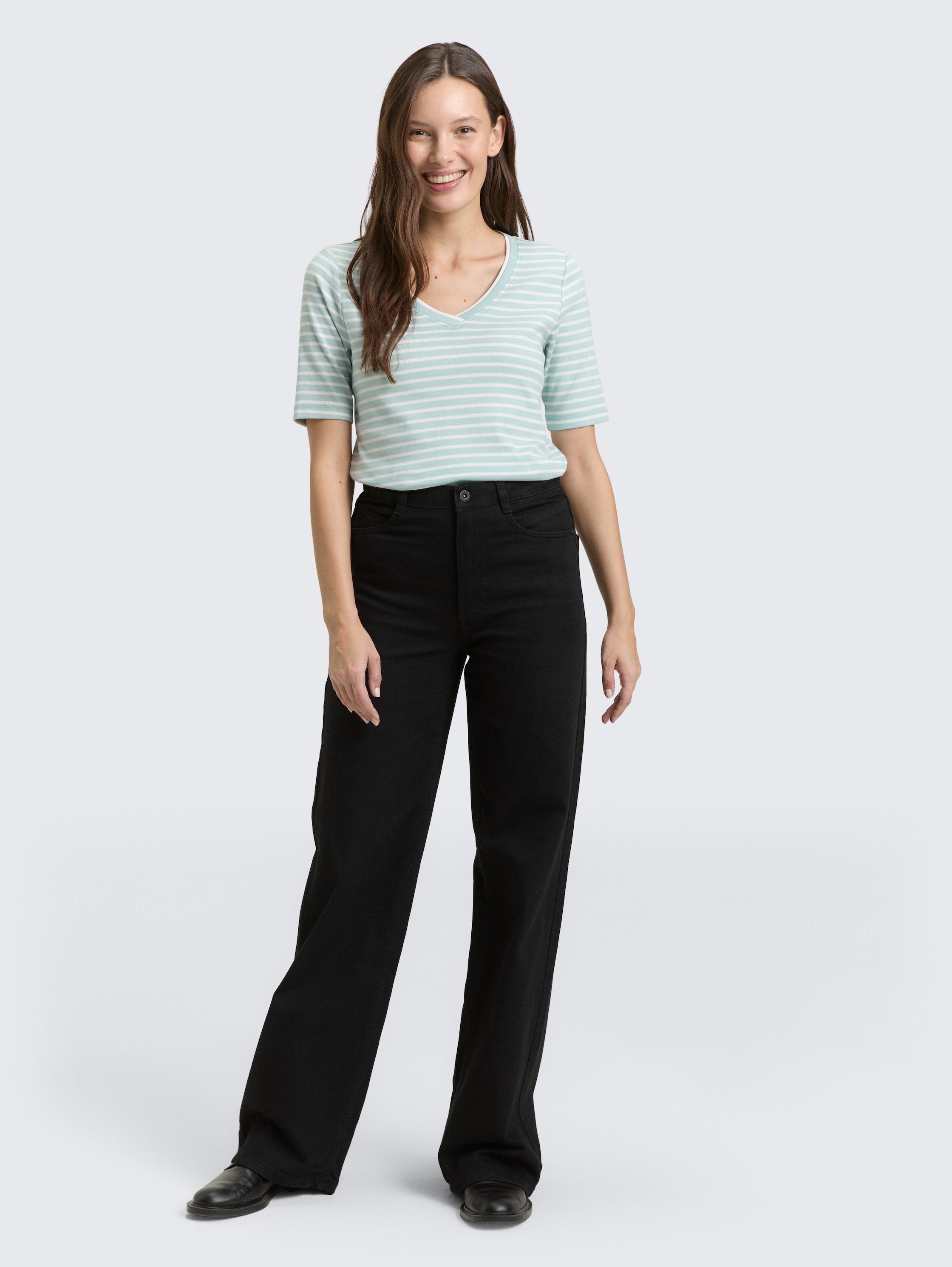 Slim fit T-shirt met V-hals - blue haze offwhite stripe - Model vooraanzicht