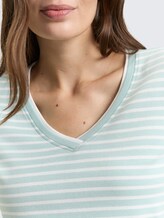 Slim Fit T-Shirt mit V-Ausschnitt - blue haze offwhite stripe - Detail-Model-Ansicht