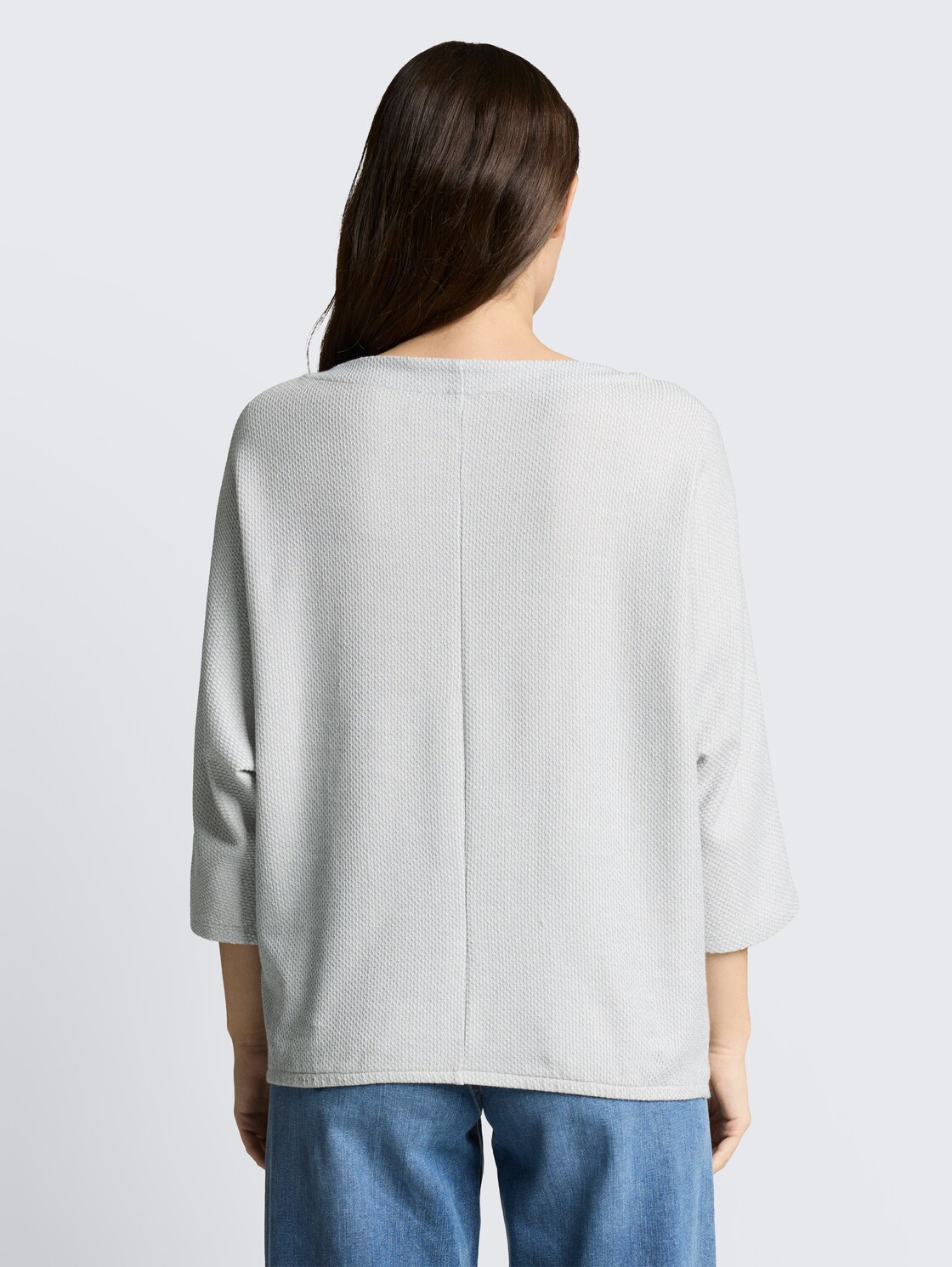 Langarmshirt mit Fledermausärmeln - soft dusty blue melange - Auschnitt Model-Rückansicht