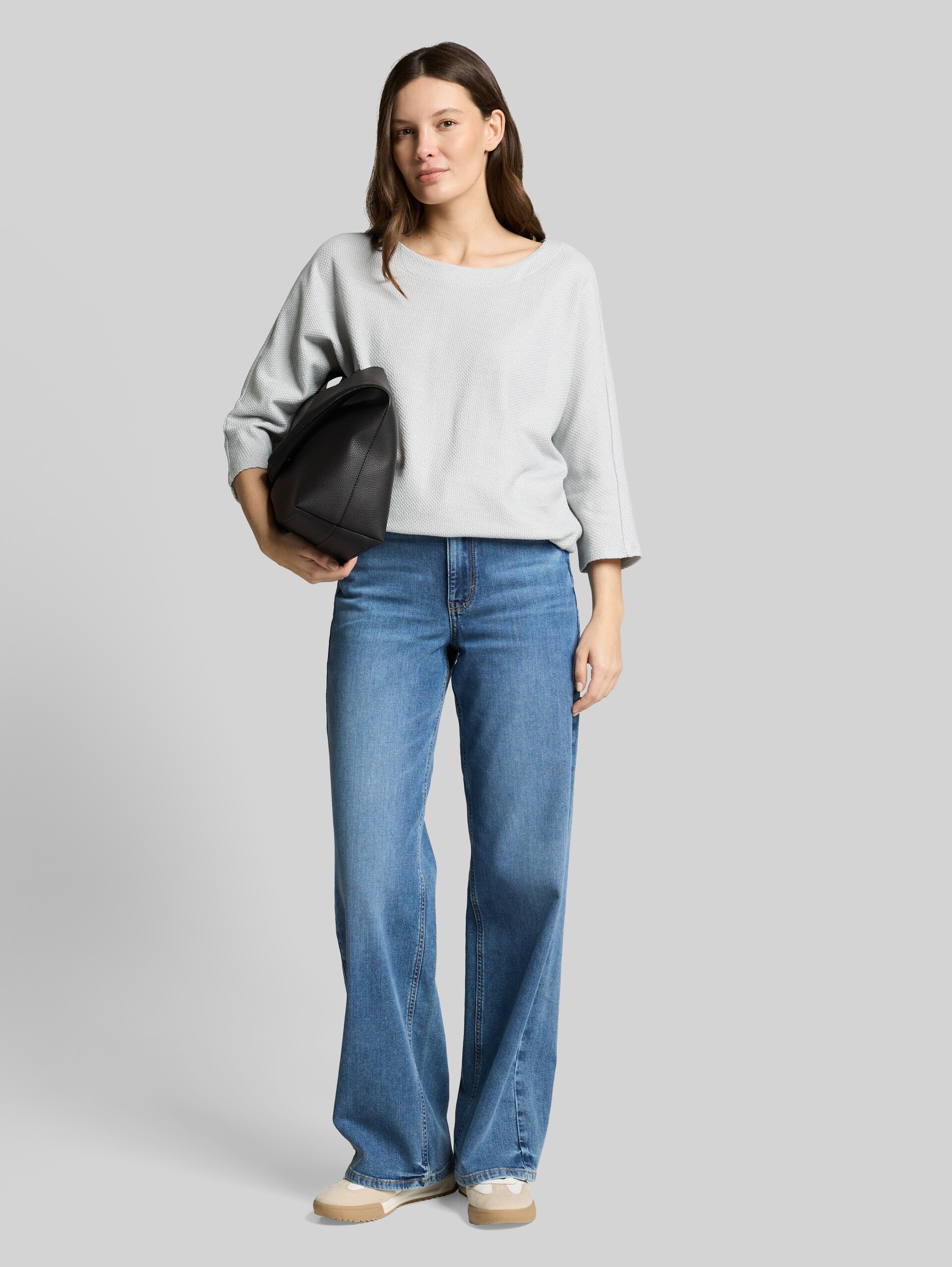 Long-sleeved shirt with batwing sleeves - soft dusty blue melange - Model front view
