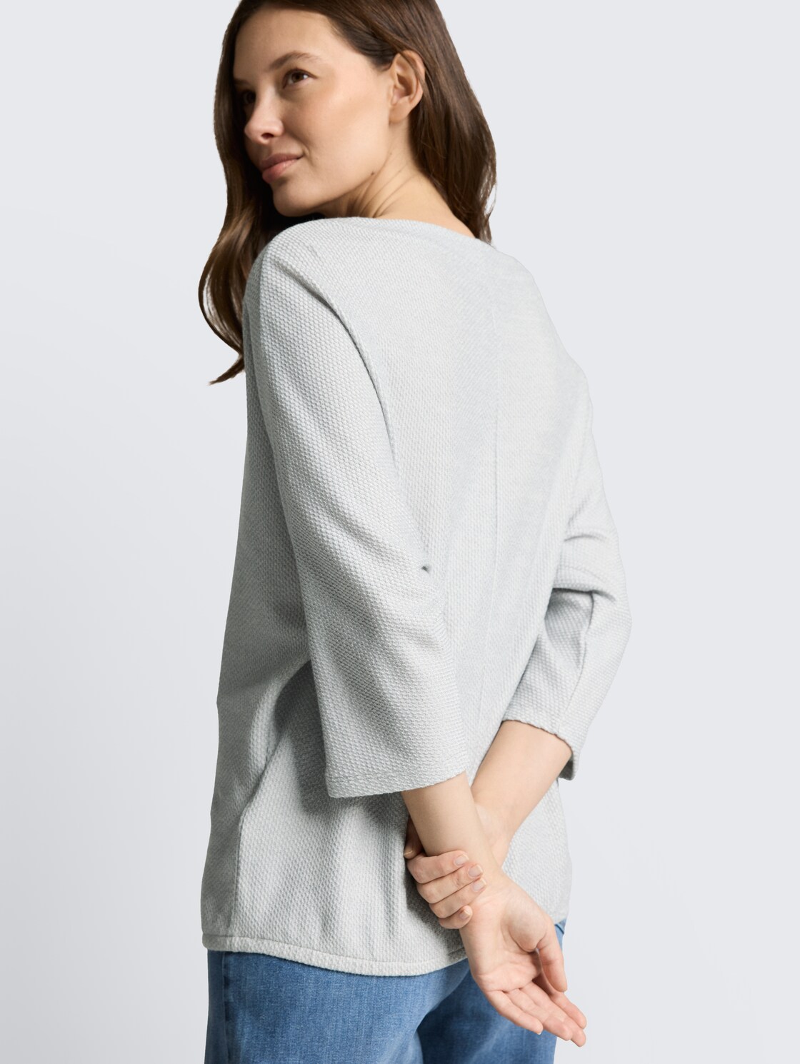 Langarmshirt mit Fledermausärmeln - soft dusty blue melange - Detail-Model-Ansicht