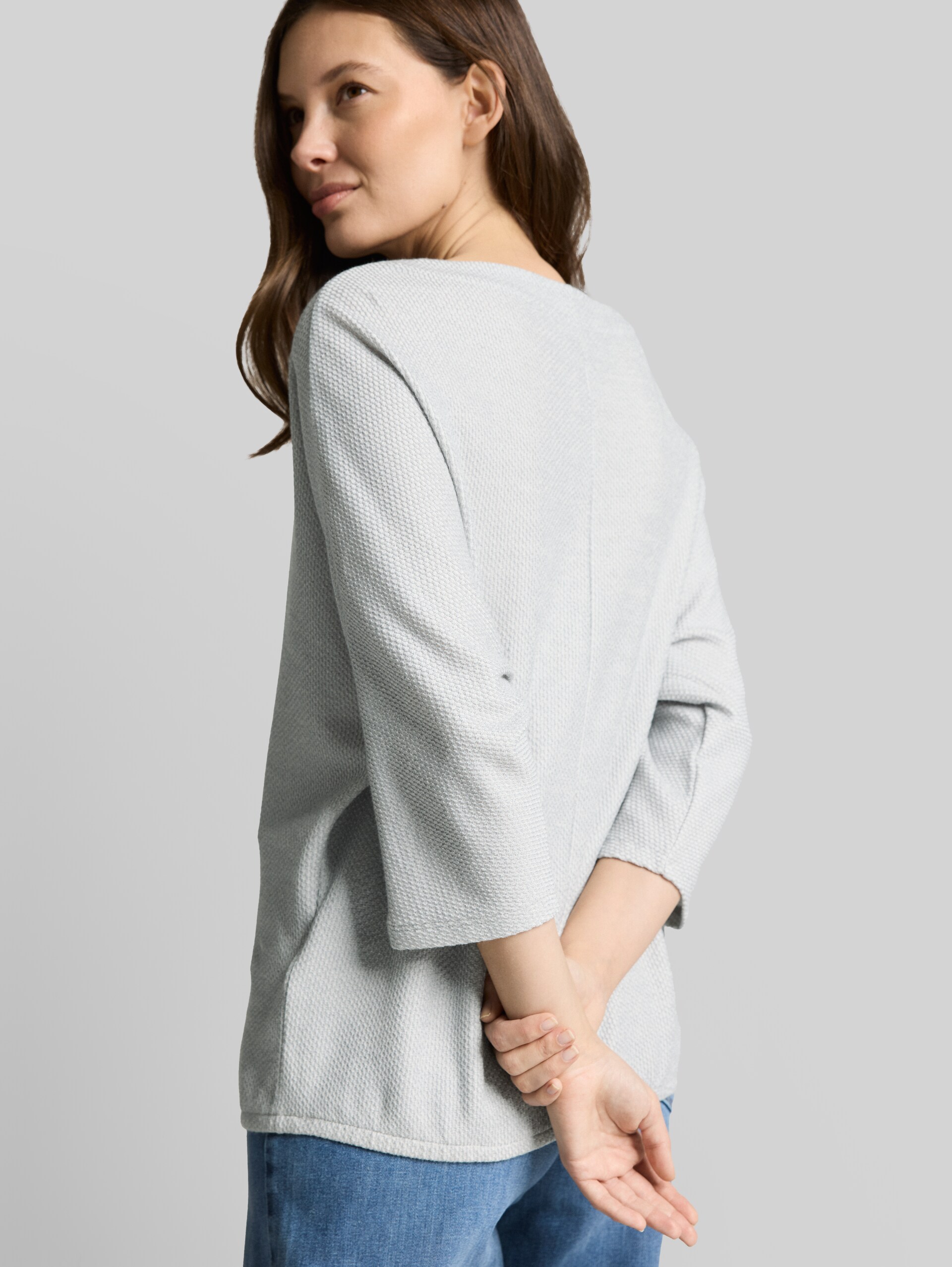 Long-sleeved shirt with batwing sleeves - soft dusty blue melange - Detail model view