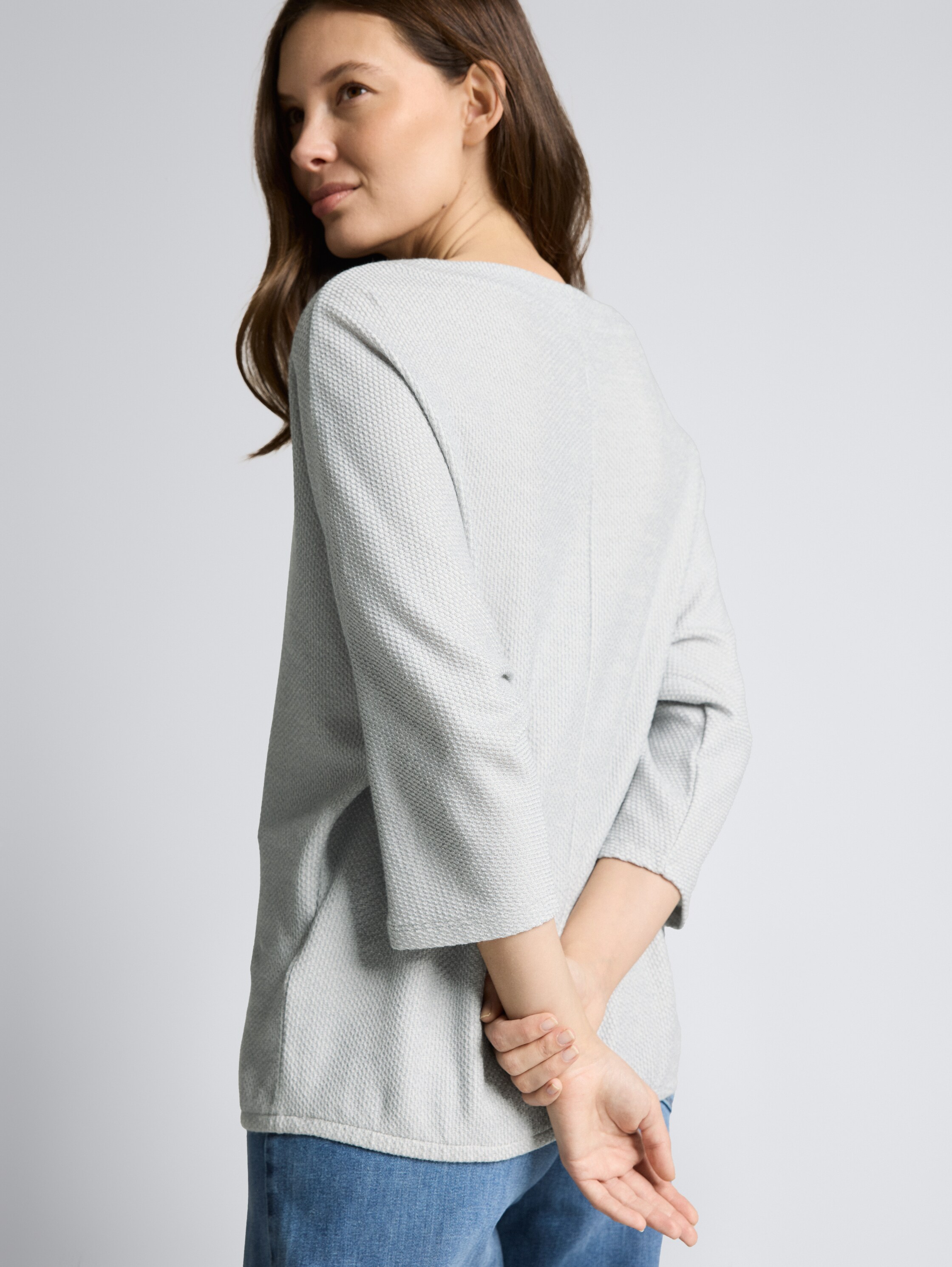 Langarmshirt mit Fledermausärmeln - soft dusty blue melange - Detail-Model-Ansicht