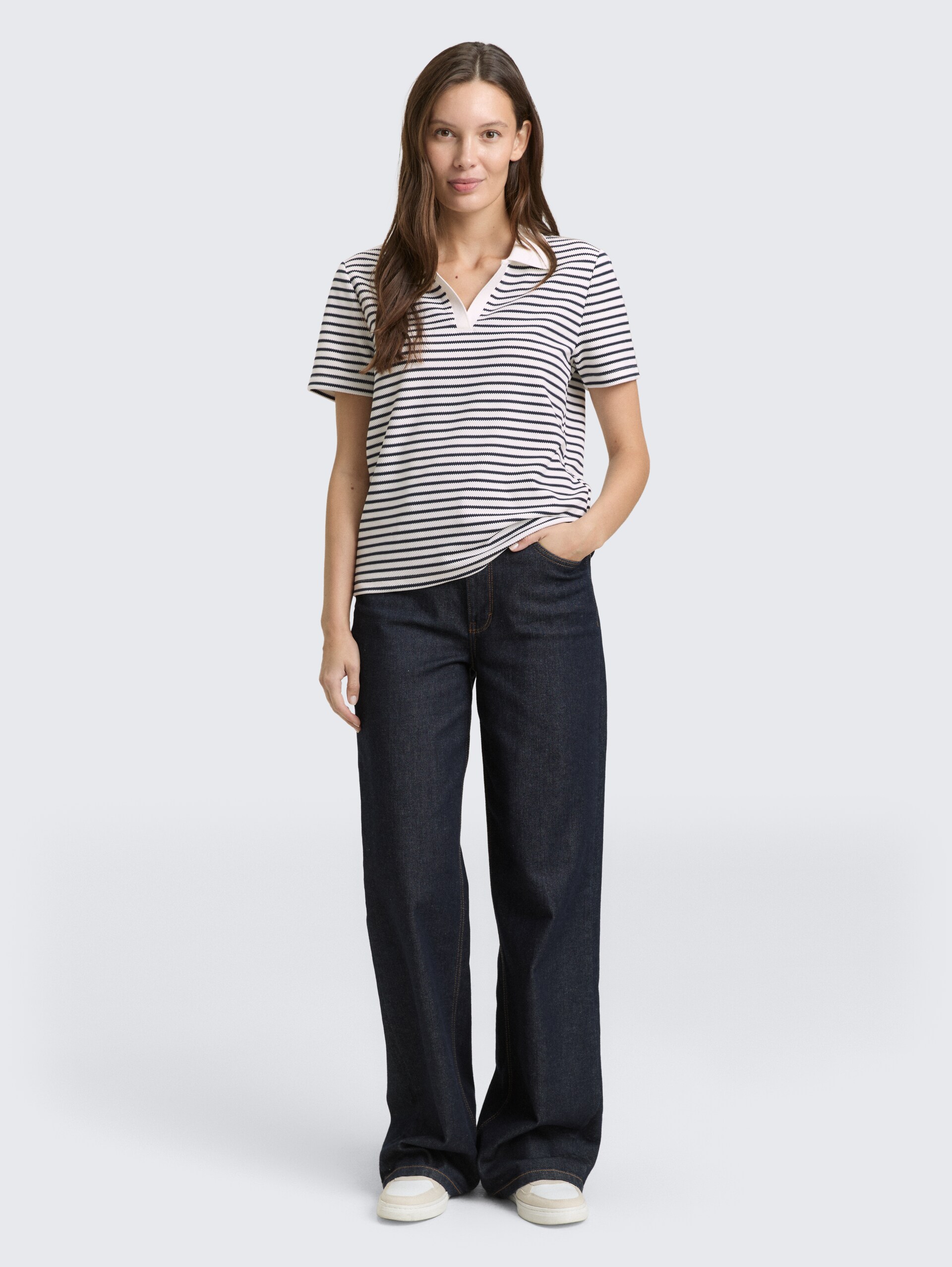 Poloshirt met streepjesmotief - blue offwhite stripe structure - Model vooraanzicht