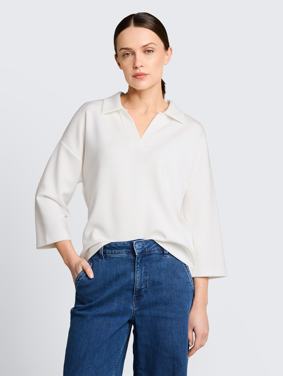 Loose Fit Scuba Langarmshirt mit Polokragen - Whisper White - Ausschnitt Model-Vorderansicht