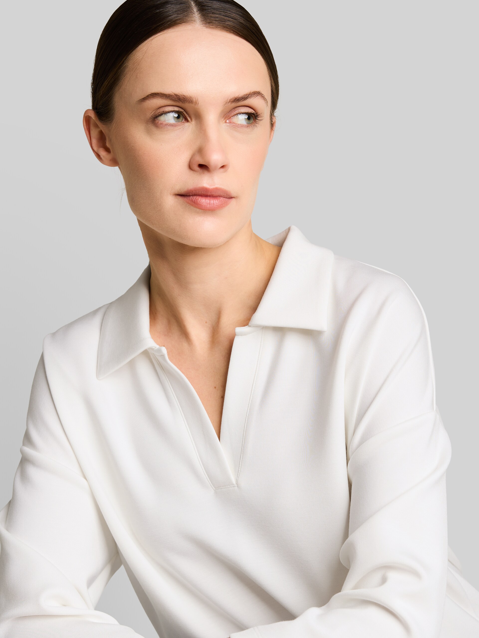 Loose fit scuba long-sleeved shirt with polo collar - Whisper White - Detail model view