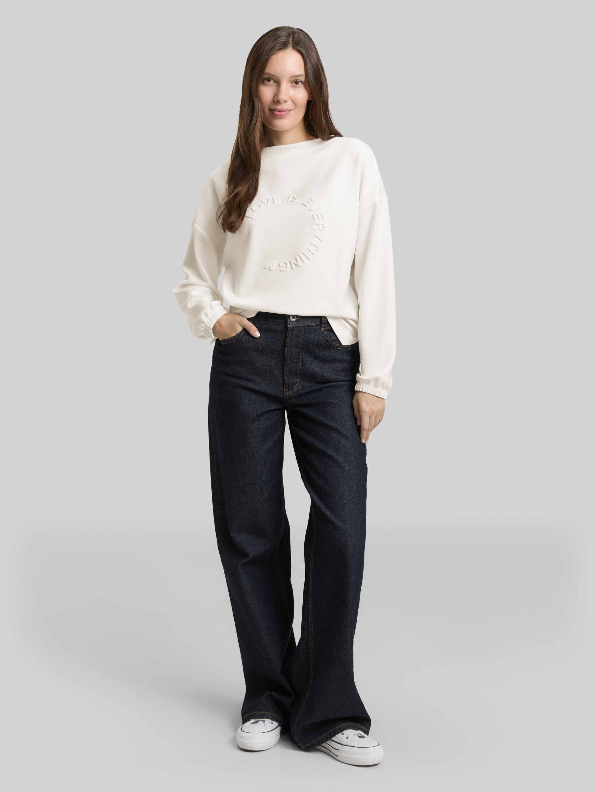 Scuba long-sleeved shirt with 3D print - Whisper White - Model front view