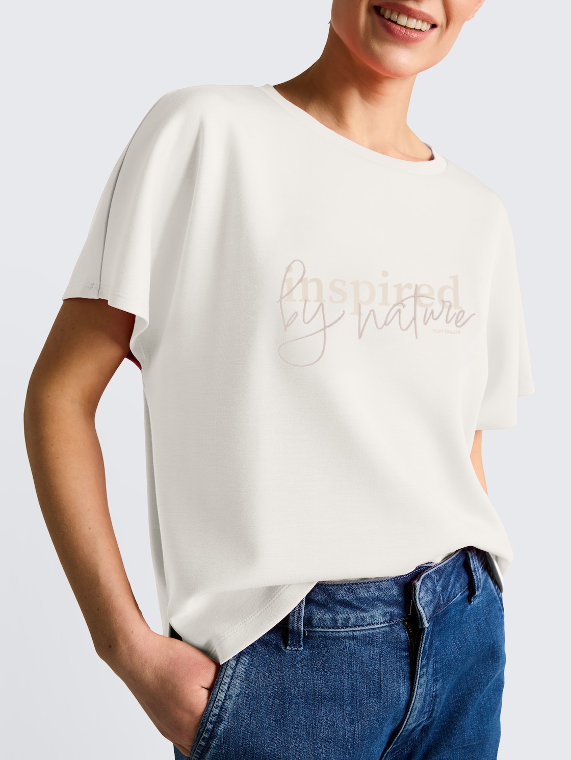 Loose Fit Scuba T-Shirt mit Print - off white 3 - Detail-Model-Ansicht