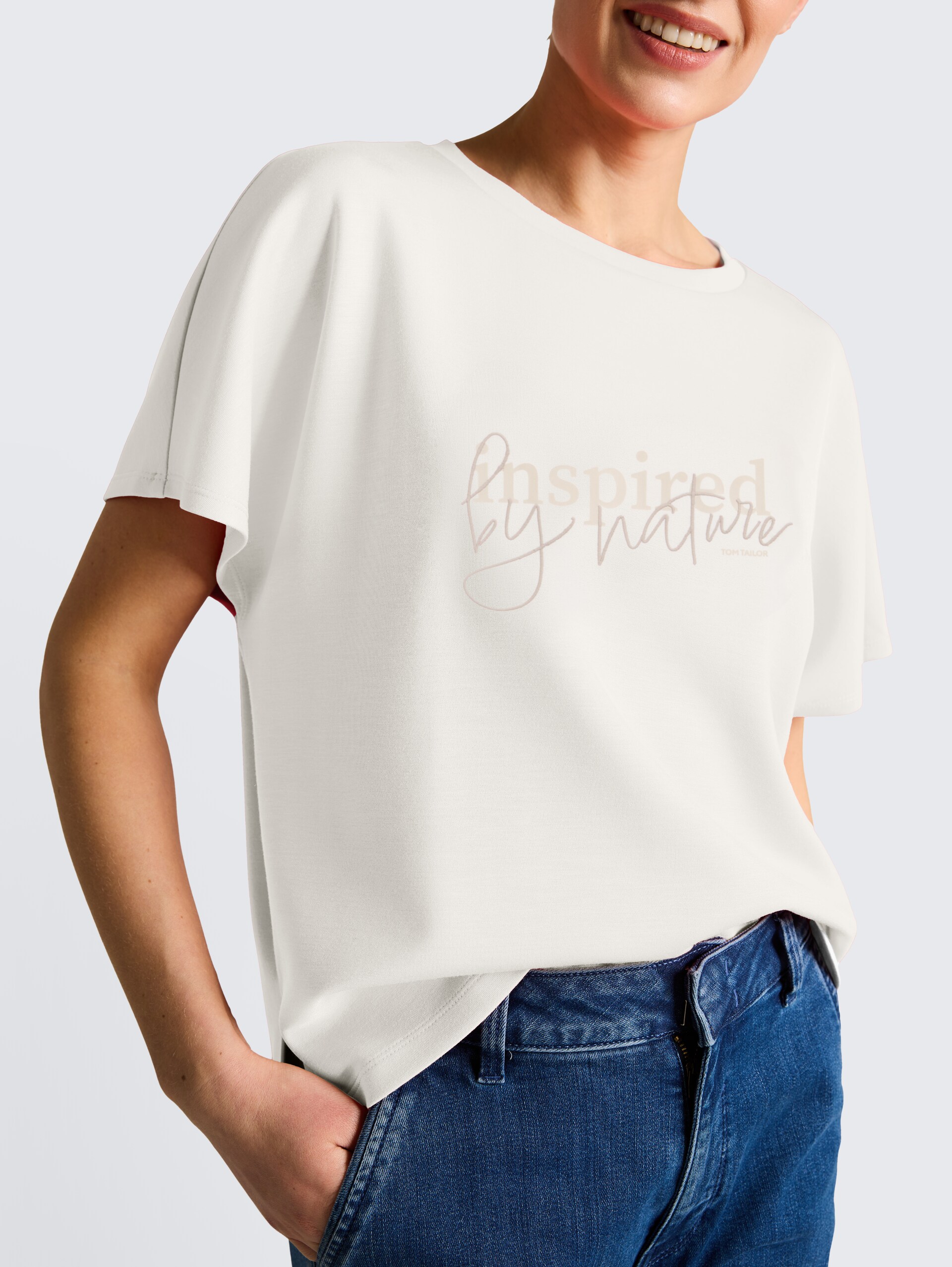 Loose Fit Scuba T-Shirt mit Print - off white 3 - Detail-Model-Ansicht