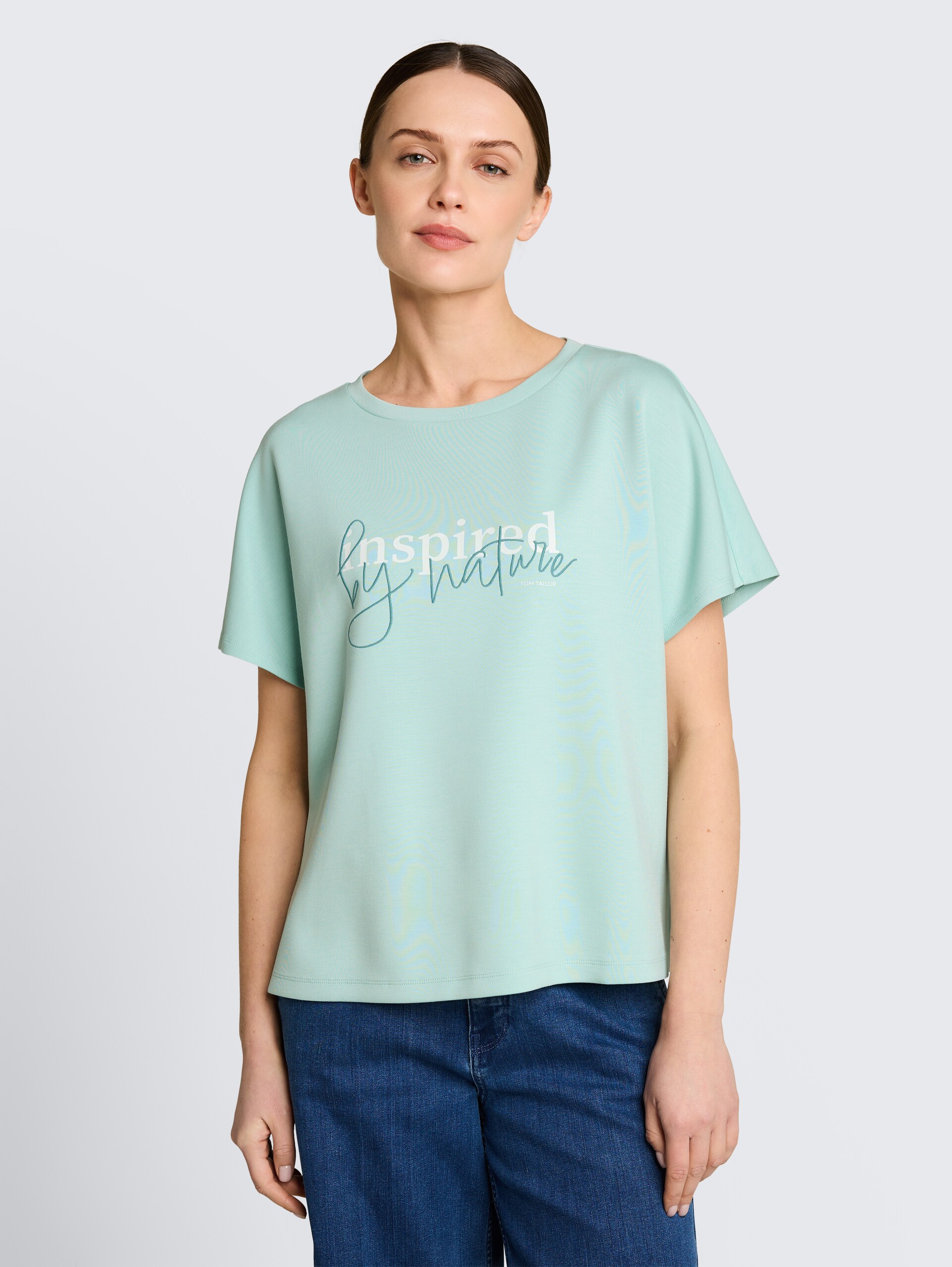 Loose Fit Scuba T-Shirt mit Print - blue haze - Ausschnitt Model-Vorderansicht