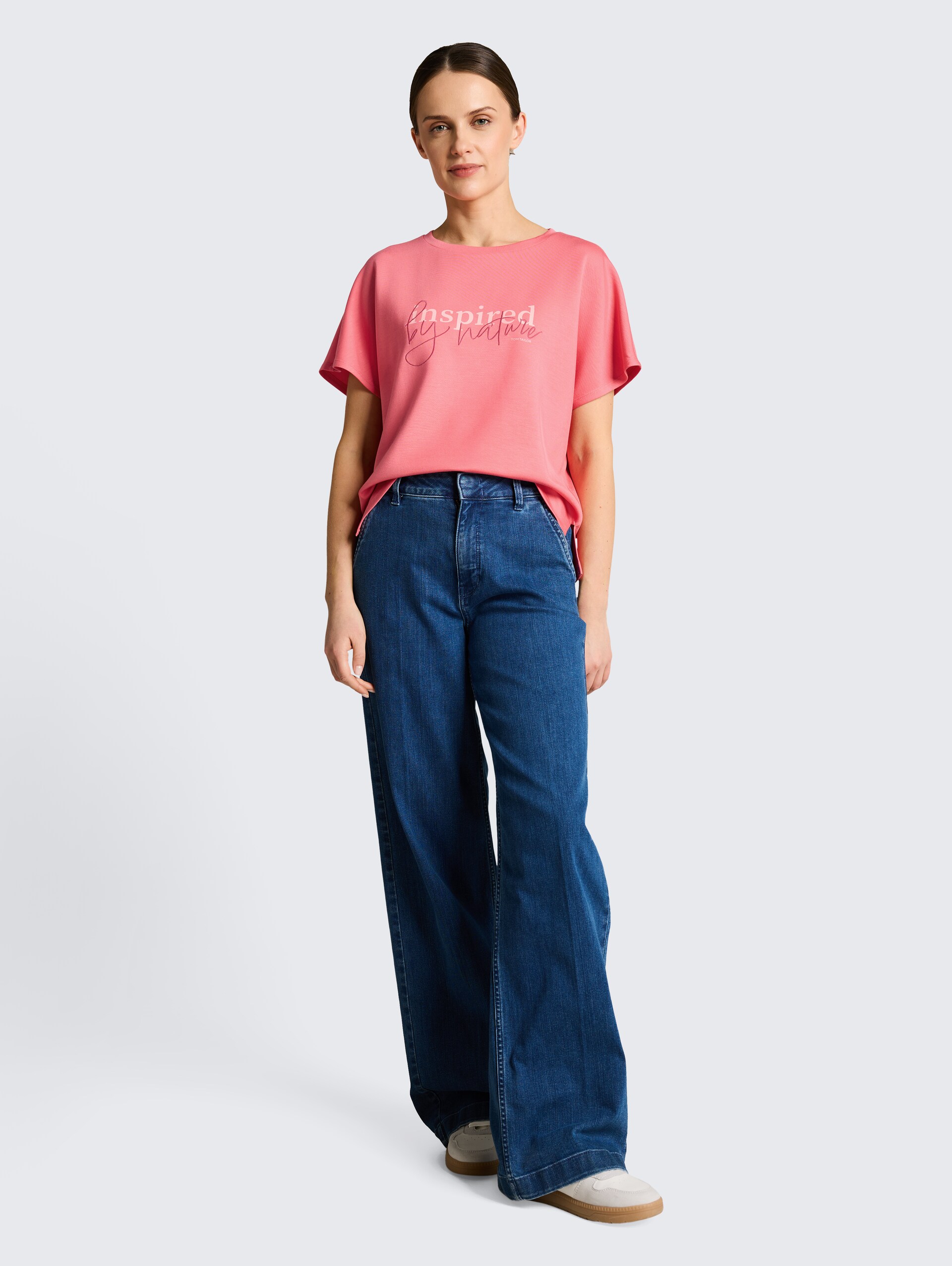 Loose Fit Scuba T-Shirt mit Print - soft coral pink - Model-Vorderansicht