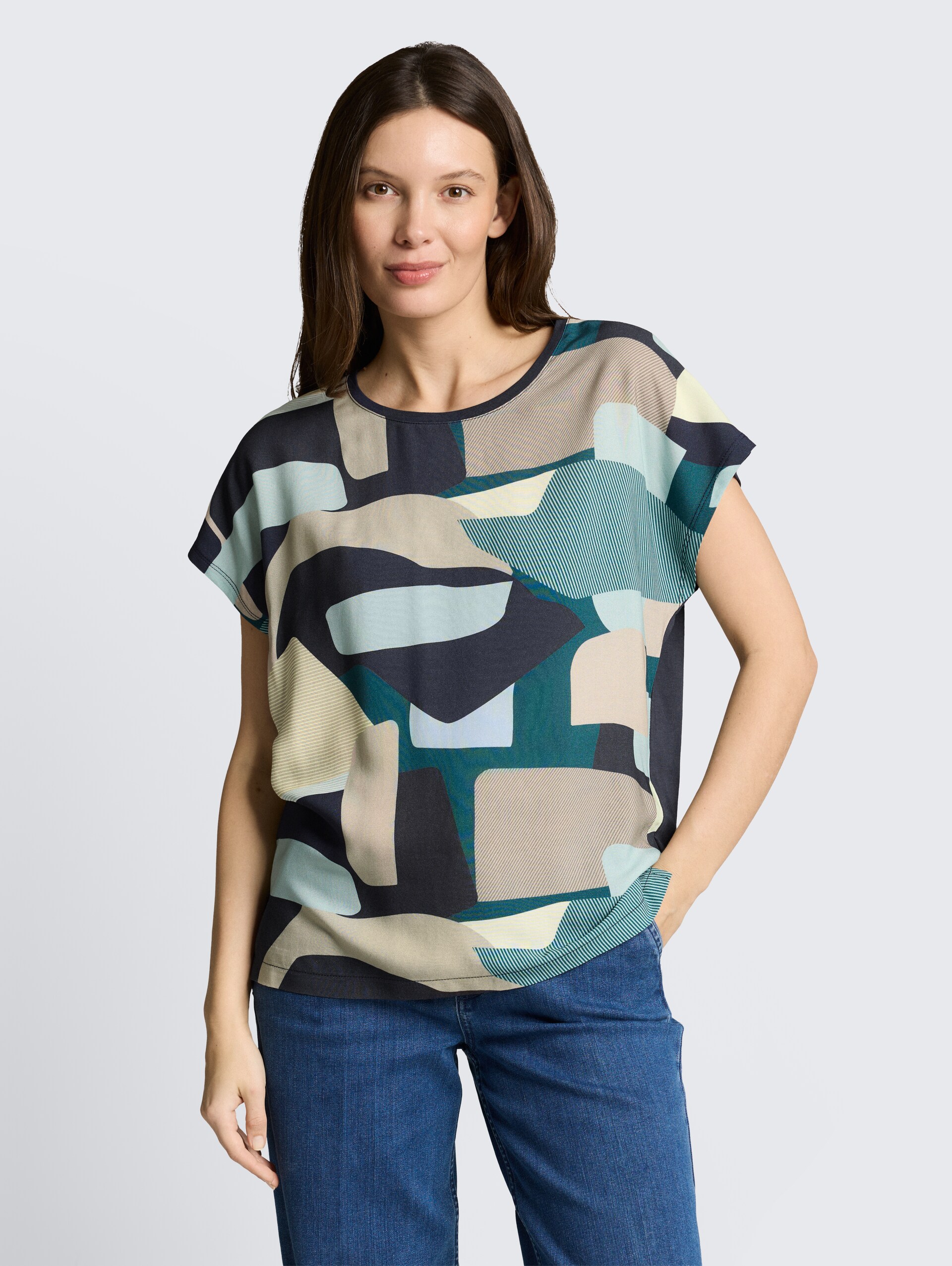 T-Shirt im Material-Mix - abstract stripe print - Ausschnitt Model-Vorderansicht