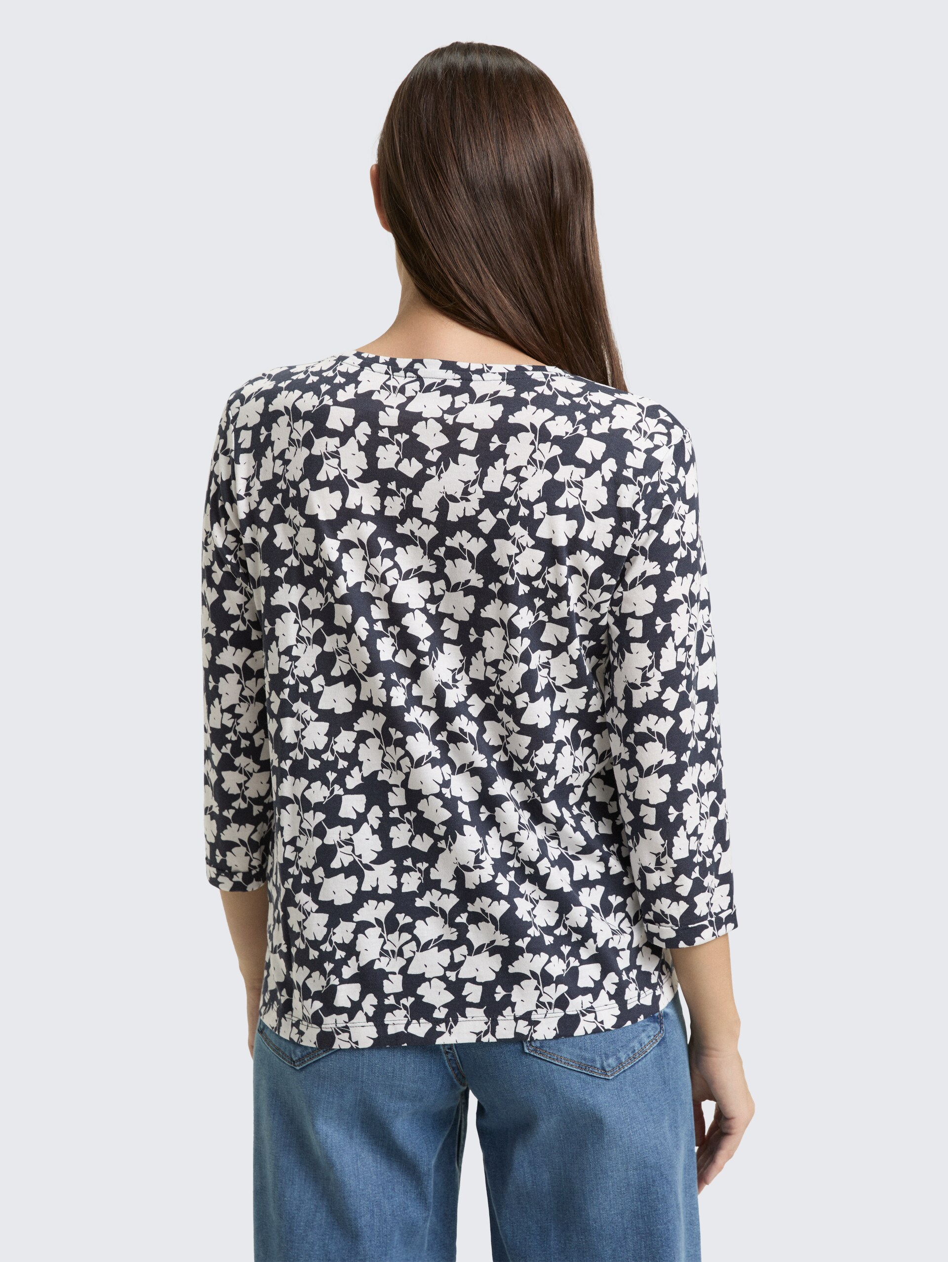 Shirt met lange mouwen met patroon - blue ginkgo minimal - Neklijn model-achteraanzicht