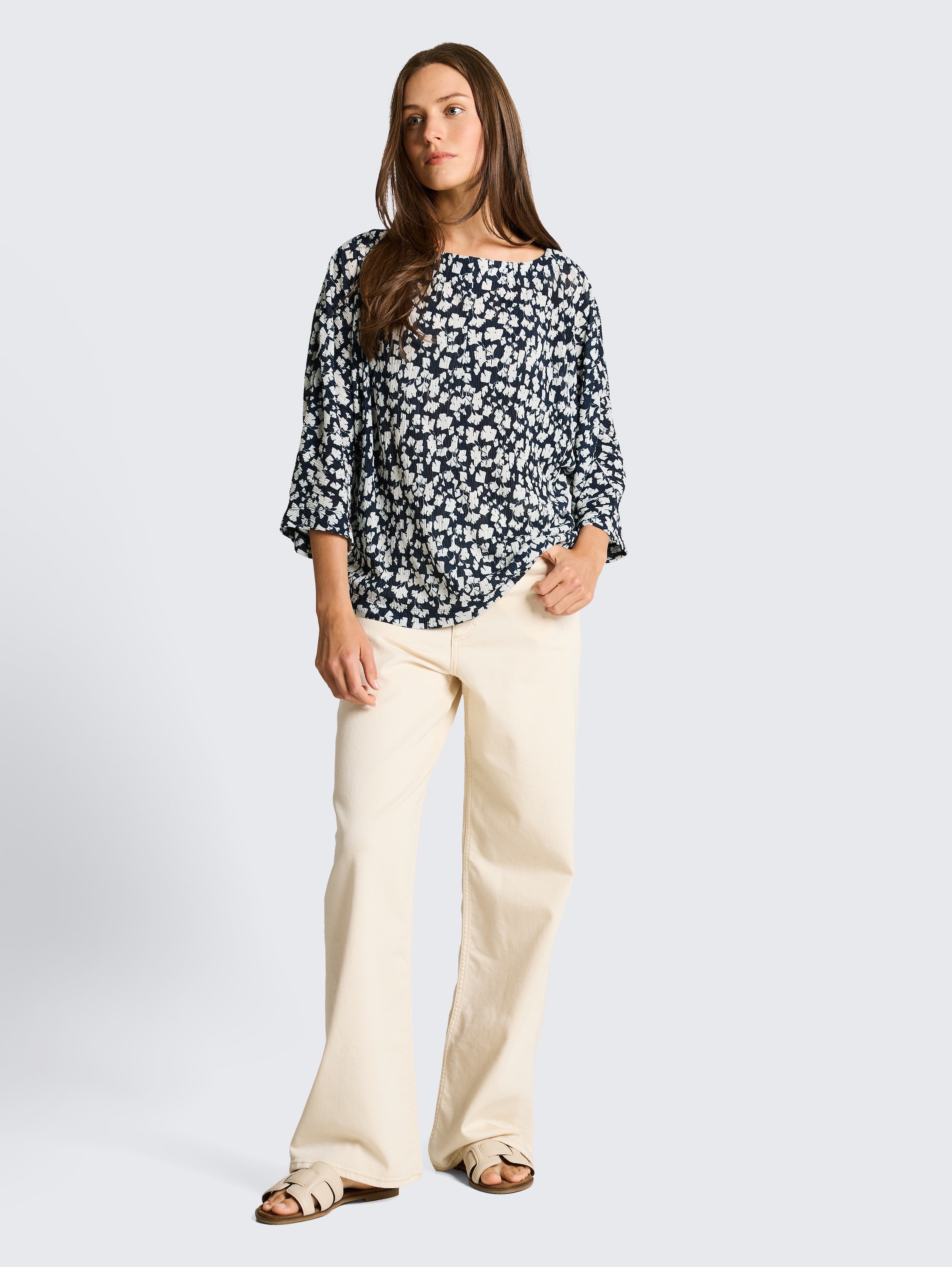 Crinkle T-shirt with batwing sleeves - blue_ginkgo_minimal - 