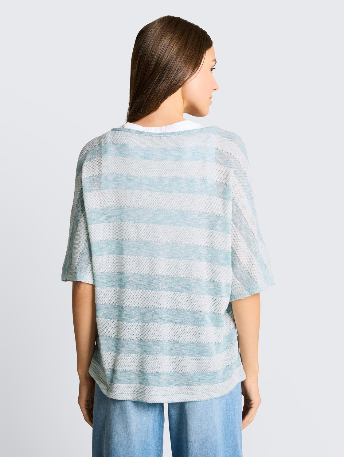 Loose Fit T-Shirt mit Fledermausärmeln - white mint stripe - Auschnitt Model-Rückansicht
