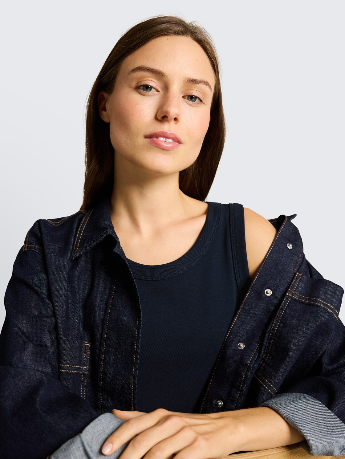 Basic Top mit Stretch - sky captain blue - Detail-Model-Ansicht