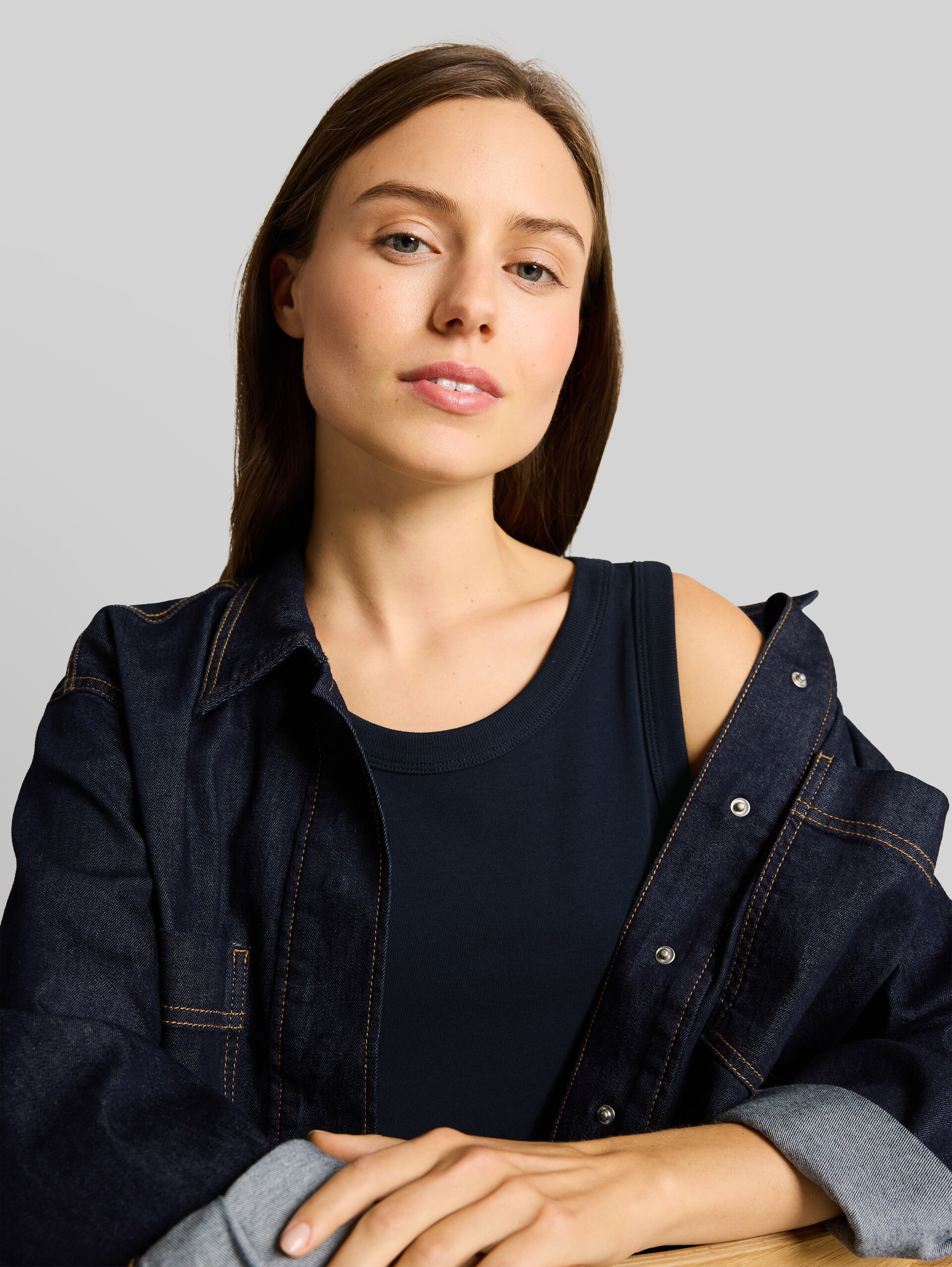 Basic top with stretch - sky captain blue - Detail model view