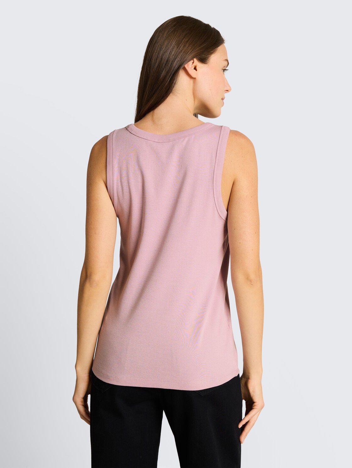 Basic Top mit Stretch - light elderberry - Auschnitt Model-Rückansicht