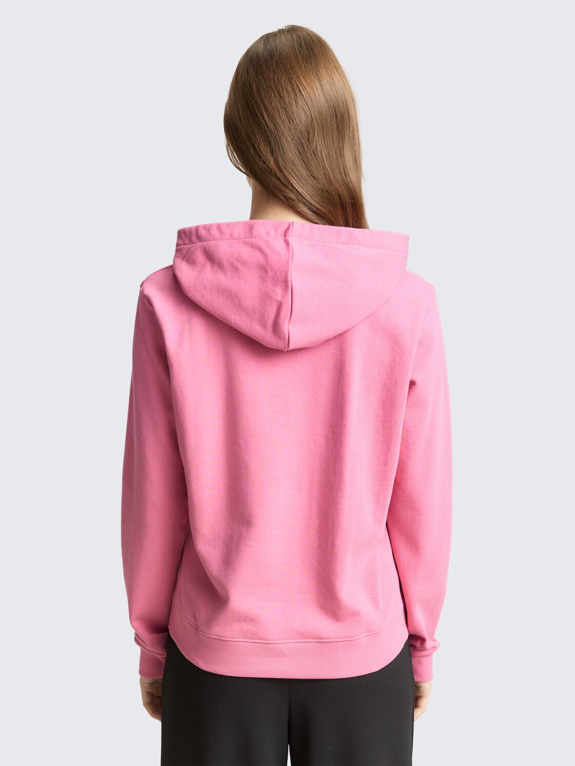 Hoodie Sweatshirt mit Stickerei - Soft Blush Rose - Auschnitt Model-Rückansicht