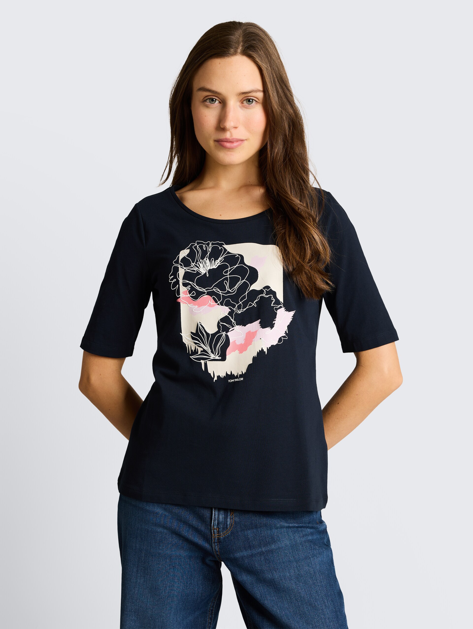 T-shirt with print - sky captain blue - Neckline model front view