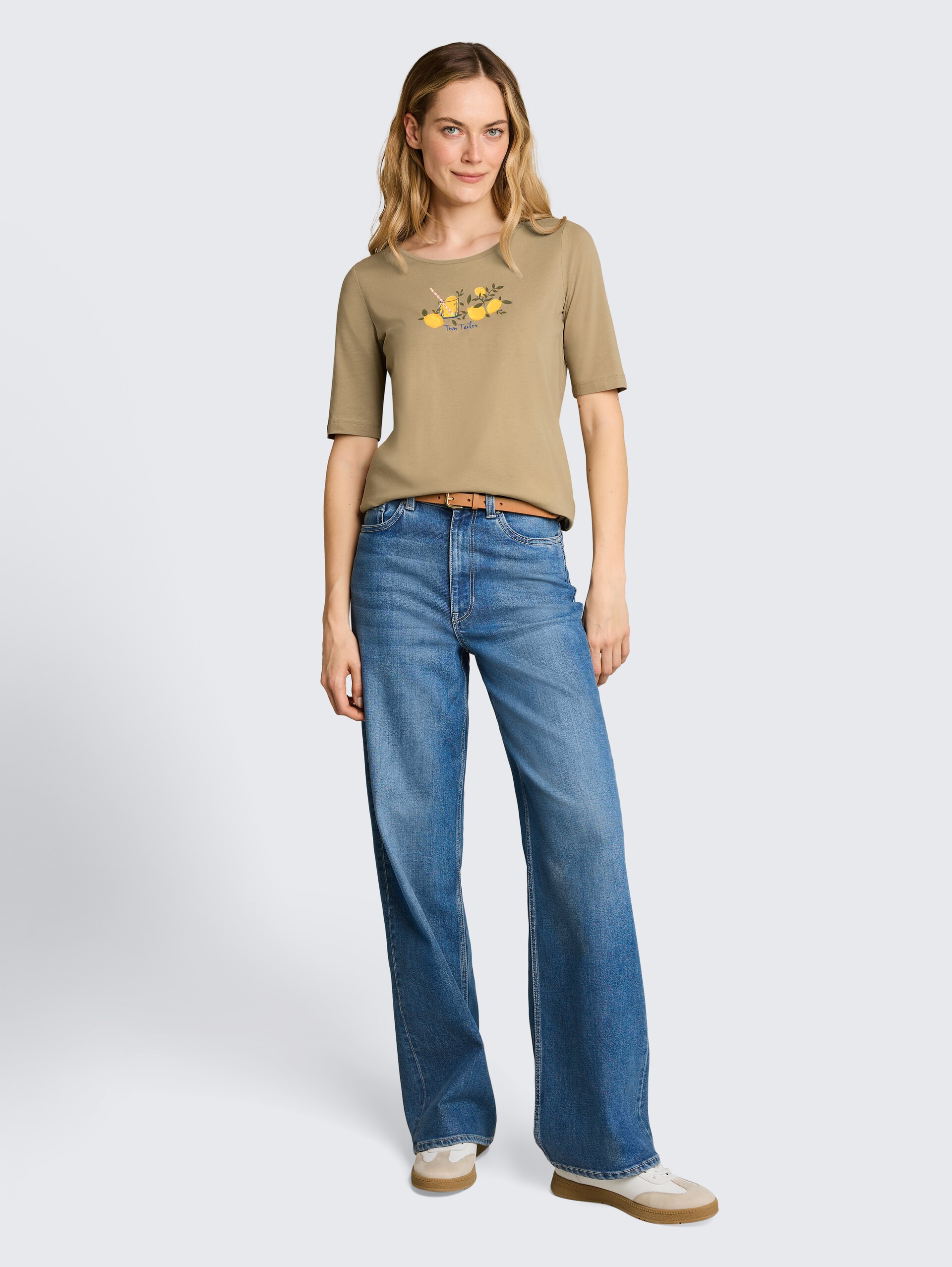 T-shirt met print - Silver Olive - Model vooraanzicht
