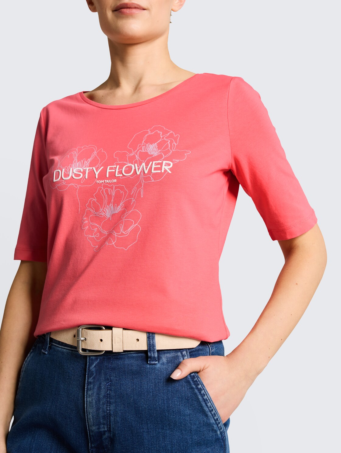 T-Shirt mit Print - soft coral pink - Detail-Model-Ansicht