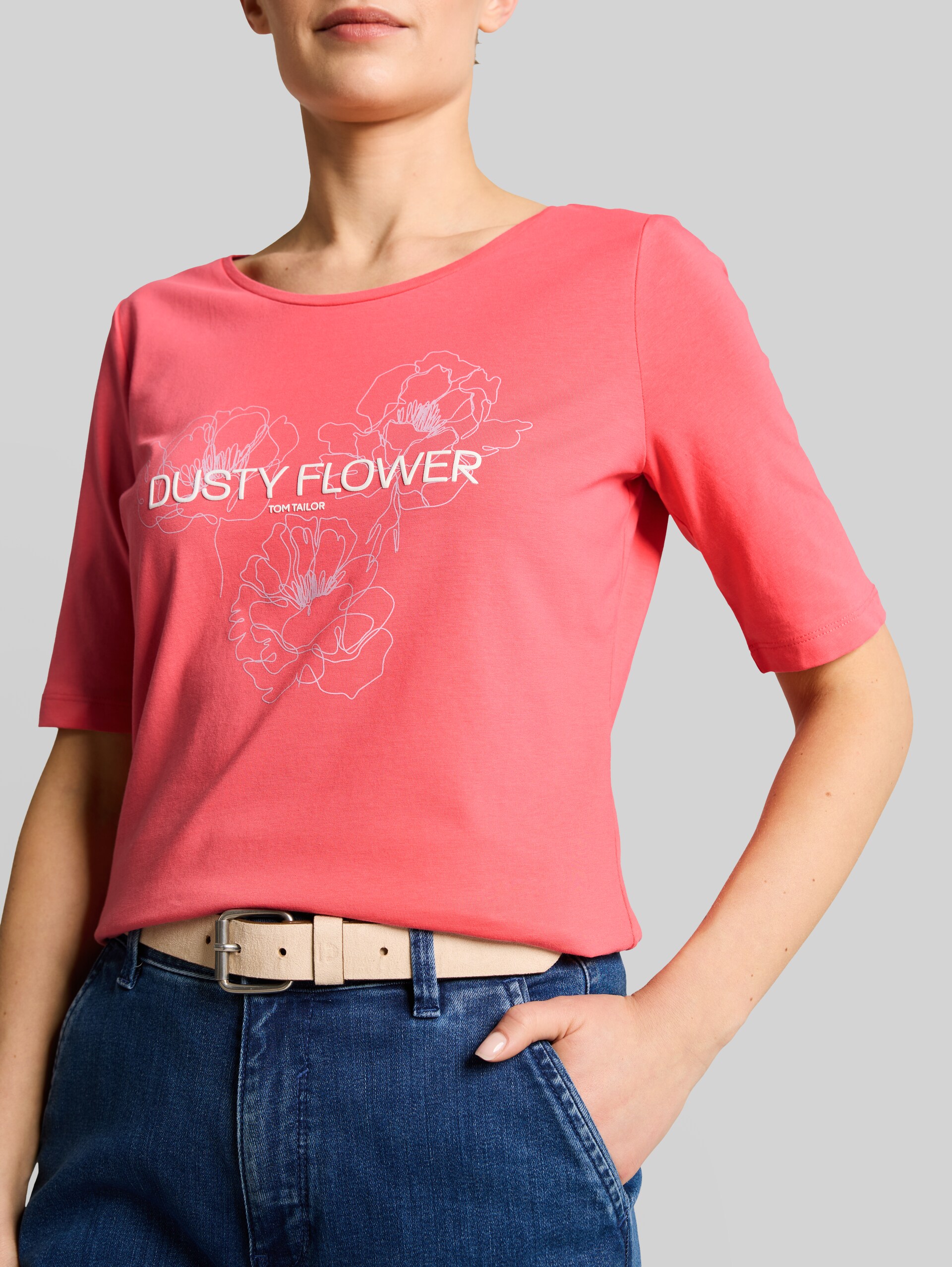 T-Shirt mit Print - soft coral pink - Detail-Model-Ansicht