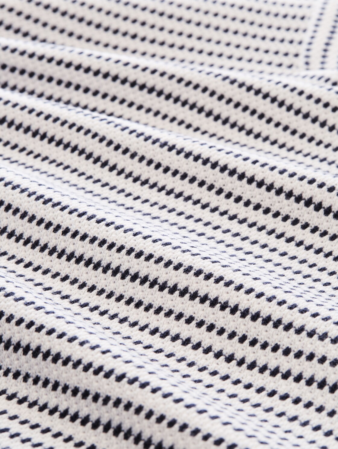 Loose Fit Jacquard T-Shirt mit Polokragen - navy offwhite structure stripe - Material-Ansicht