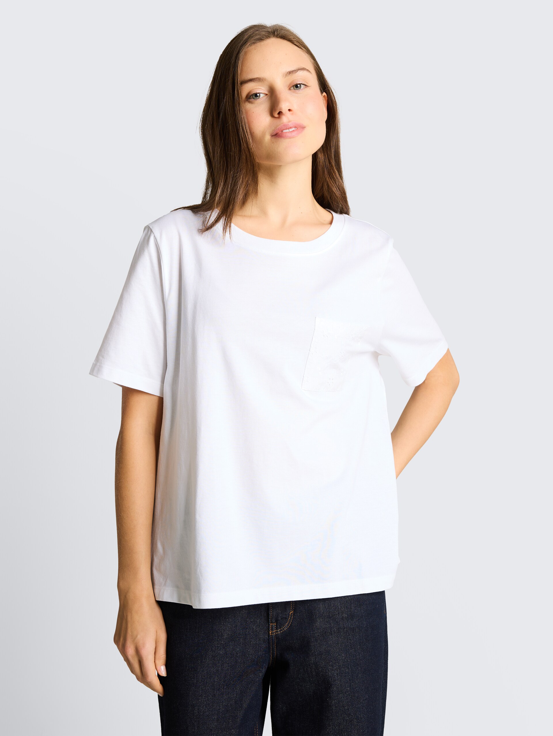 Boxy fit T-shirt met borstzak - White - Nek model vooraanzicht