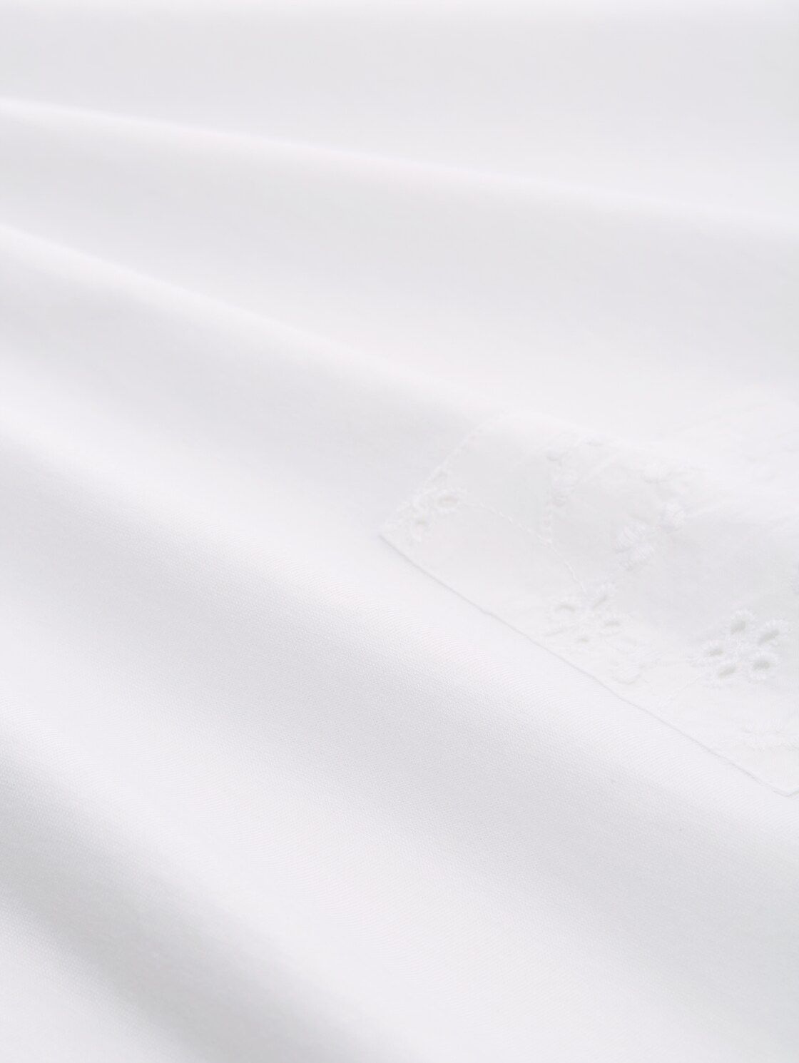 Boxy Fit T-Shirt mit Brusttasche - White - Material-Ansicht