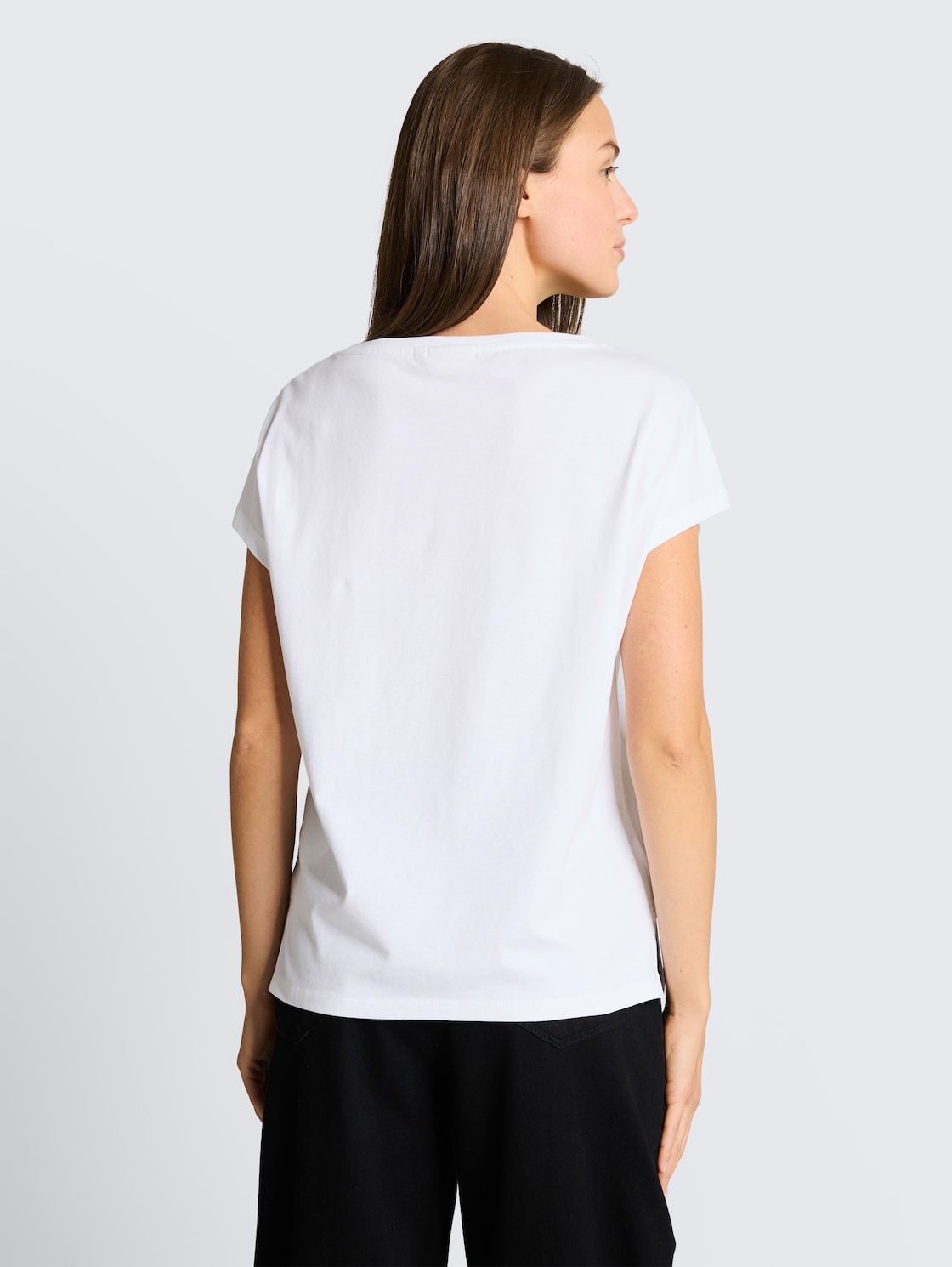 T-Shirt mit Lochstickereien - White - Auschnitt Model-Rückansicht
