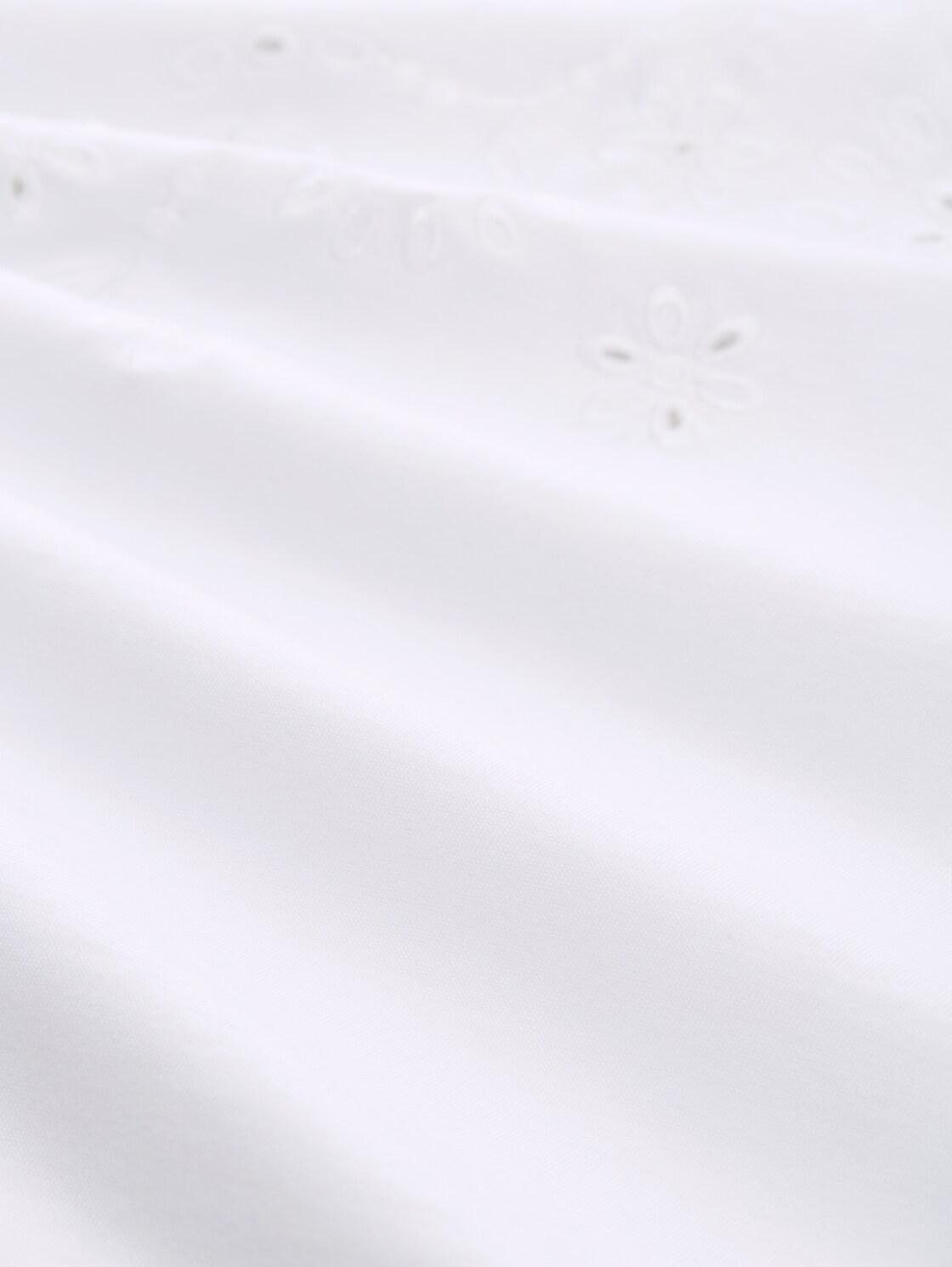 T-Shirt mit Lochstickereien - White - Material-Ansicht