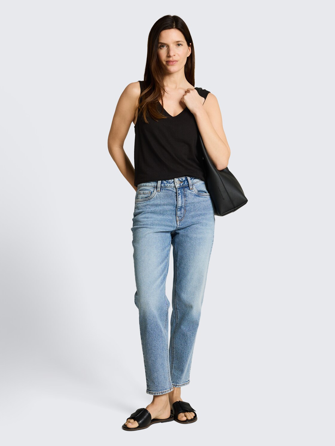 Top mit Leinenanteil - deep black - Model-Vorderansicht