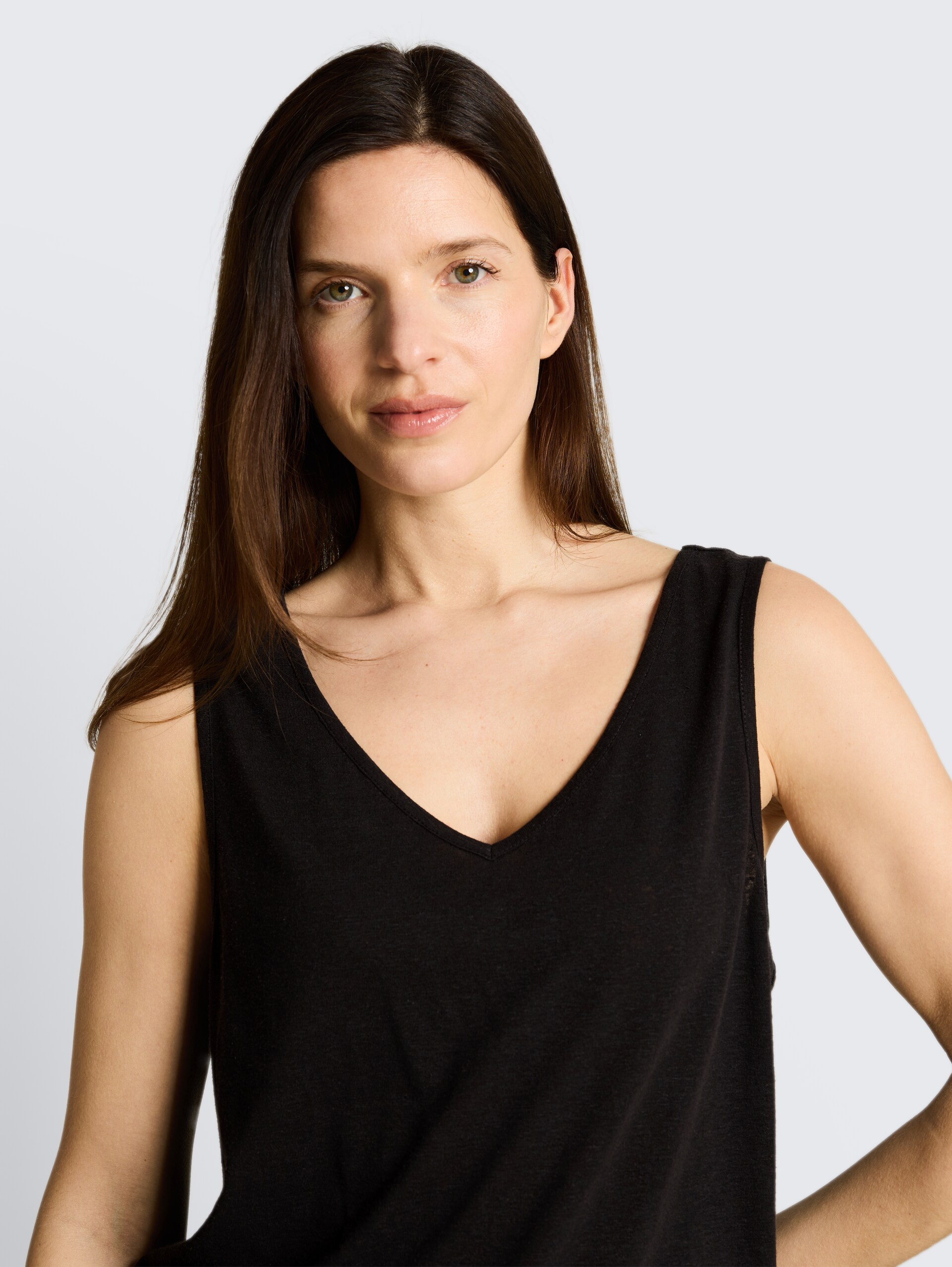 Top mit Leinenanteil - deep black - Detail-Model-Ansicht