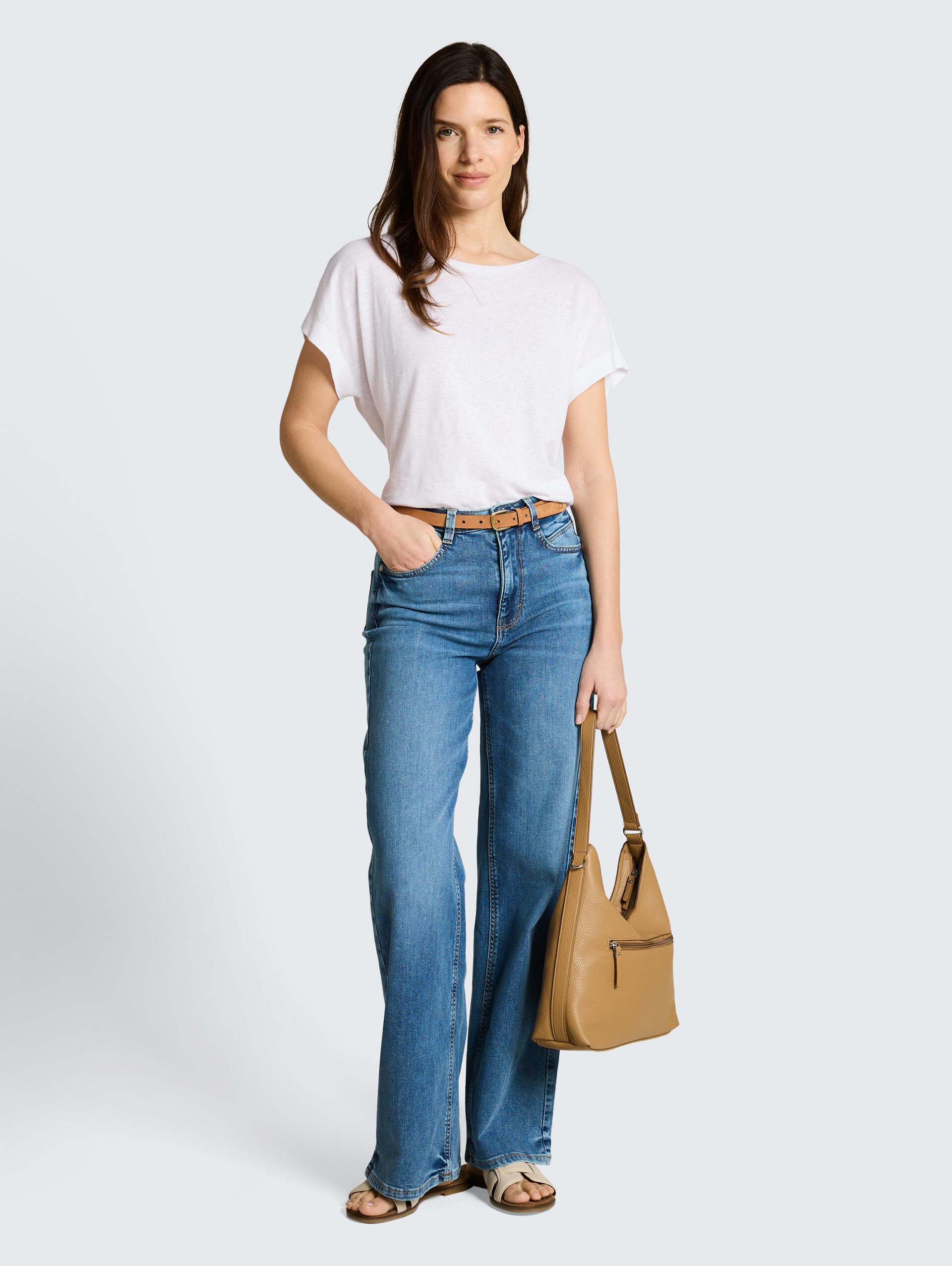 Loose fit T-shirt - White - Model vooraanzicht
