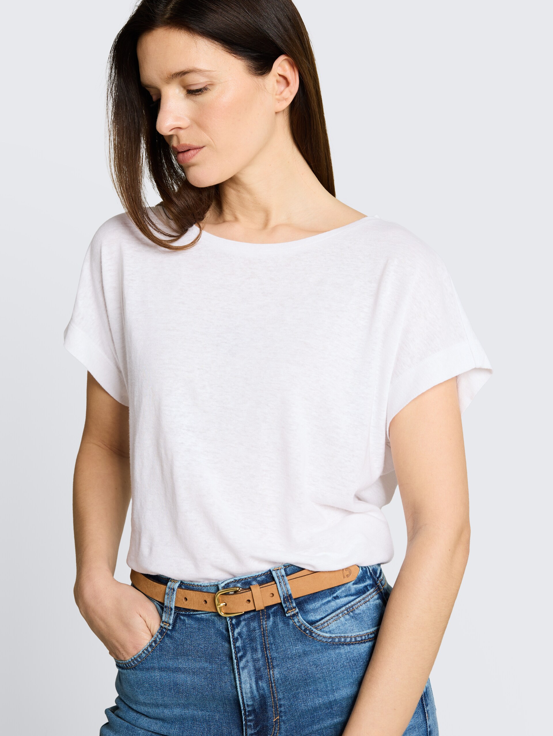 Loose fit T-shirt - White - Detailaanzicht model