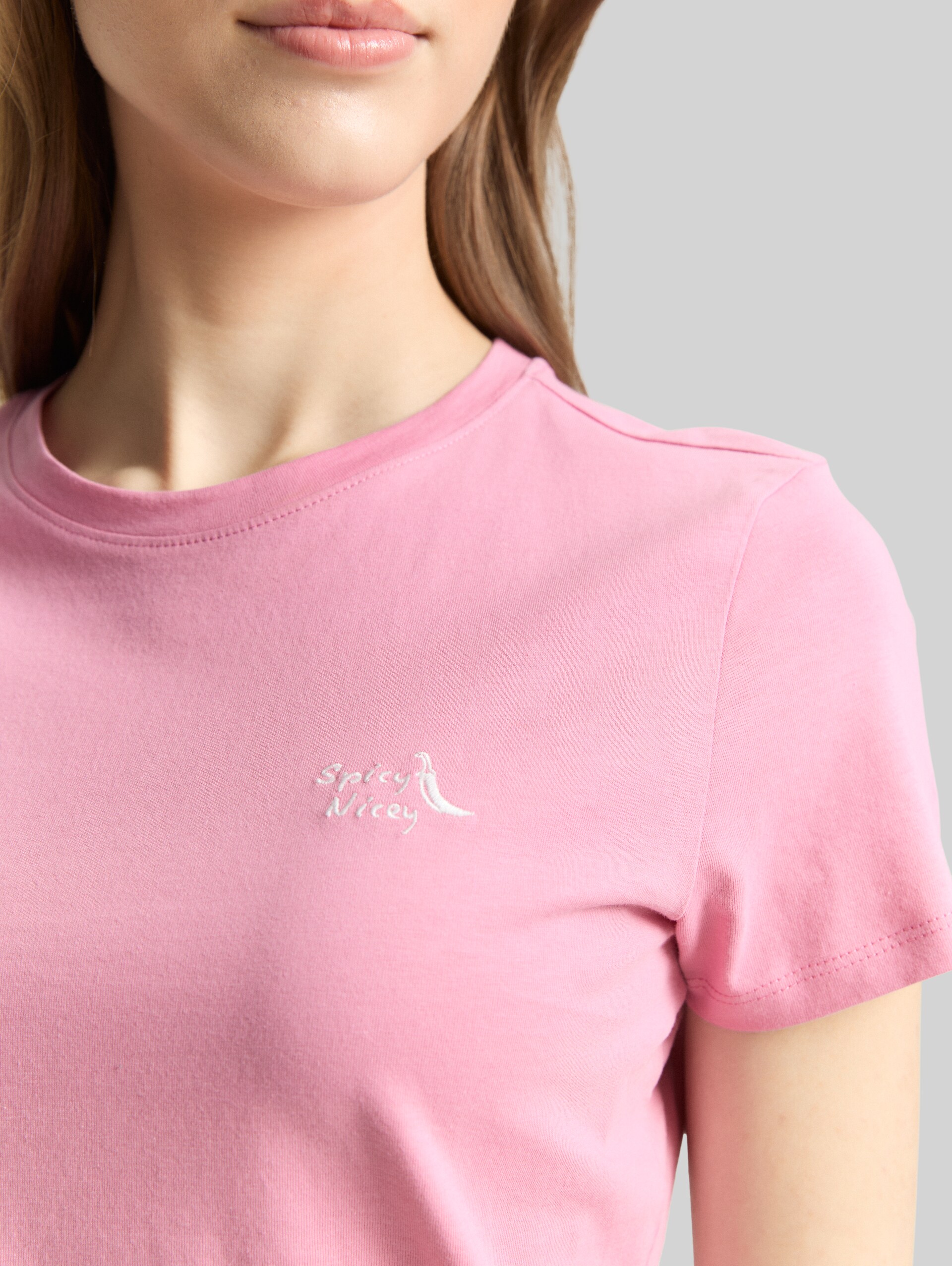 T-shirt brodé - Soft Blush Rose - Vue détaillée du modèle