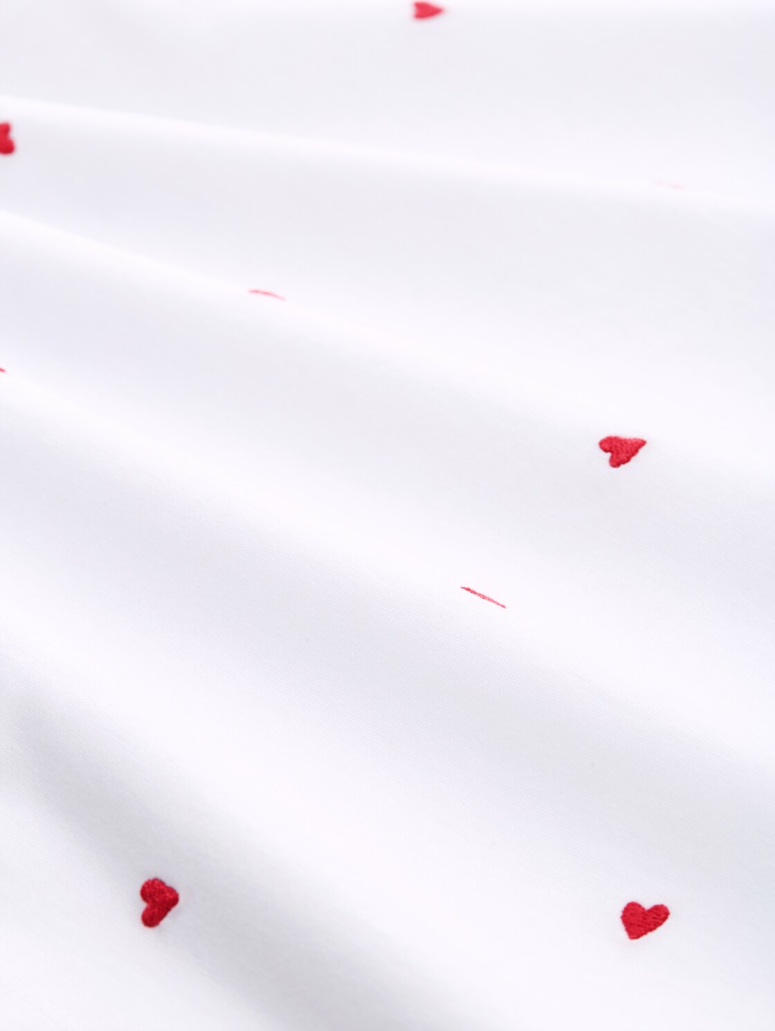 Boxy Fit T-Shirt mit Stickereien - white red heart embroidery - Material-Ansicht