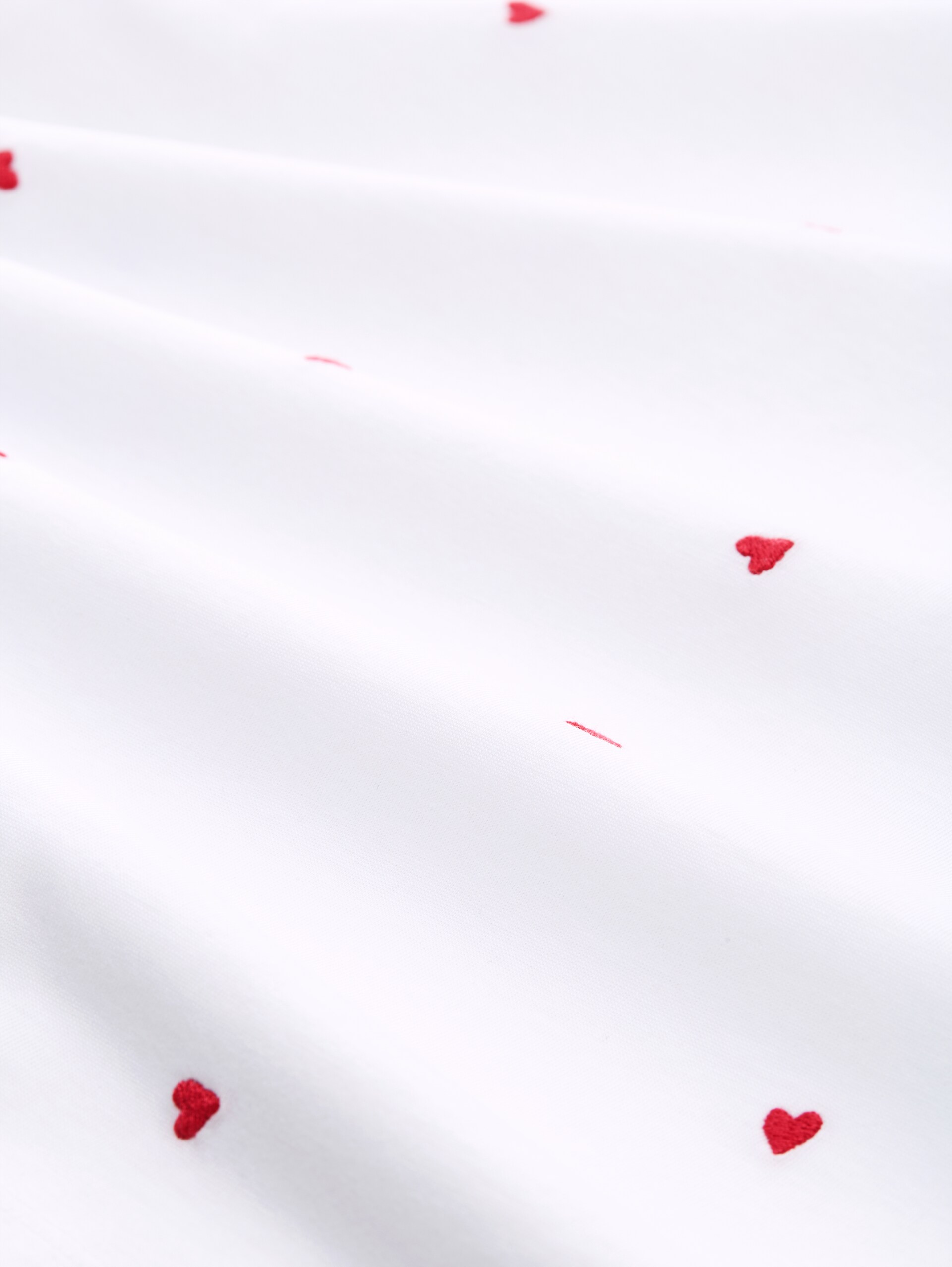 Boxy Fit T-Shirt mit Stickereien - white red heart embroidery - Material-Ansicht