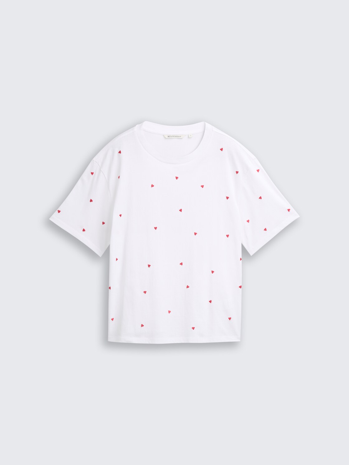 Boxy Fit T-Shirt mit Stickereien - white red heart embroidery - Vorder-Produkt-Ansicht